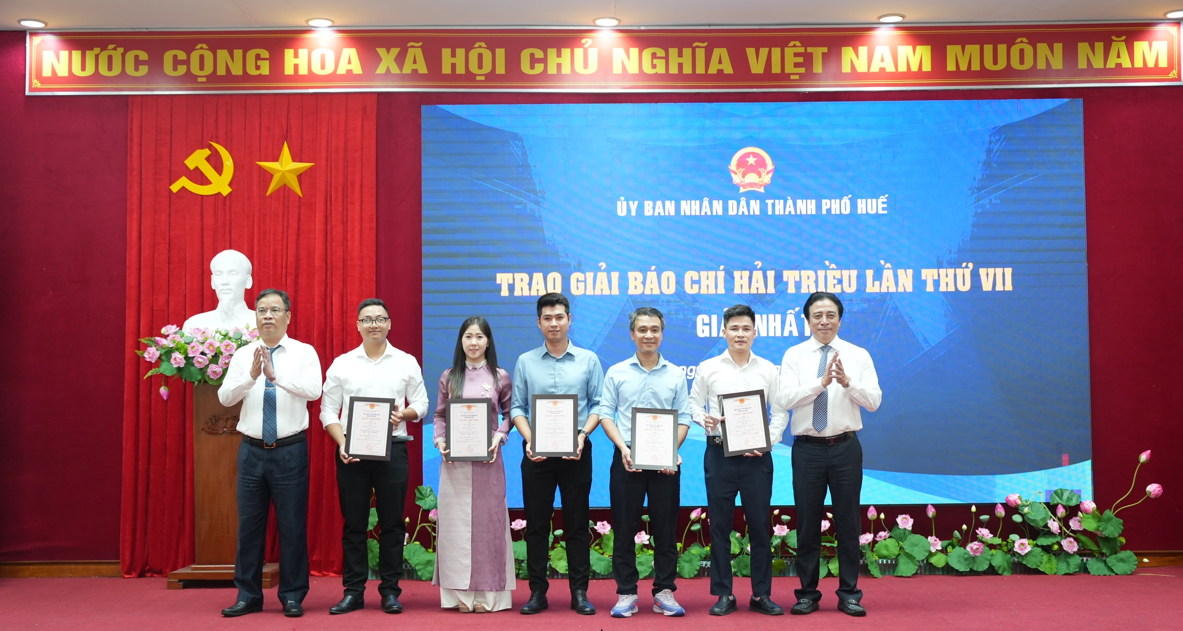 Nhà báo và tác phẩm