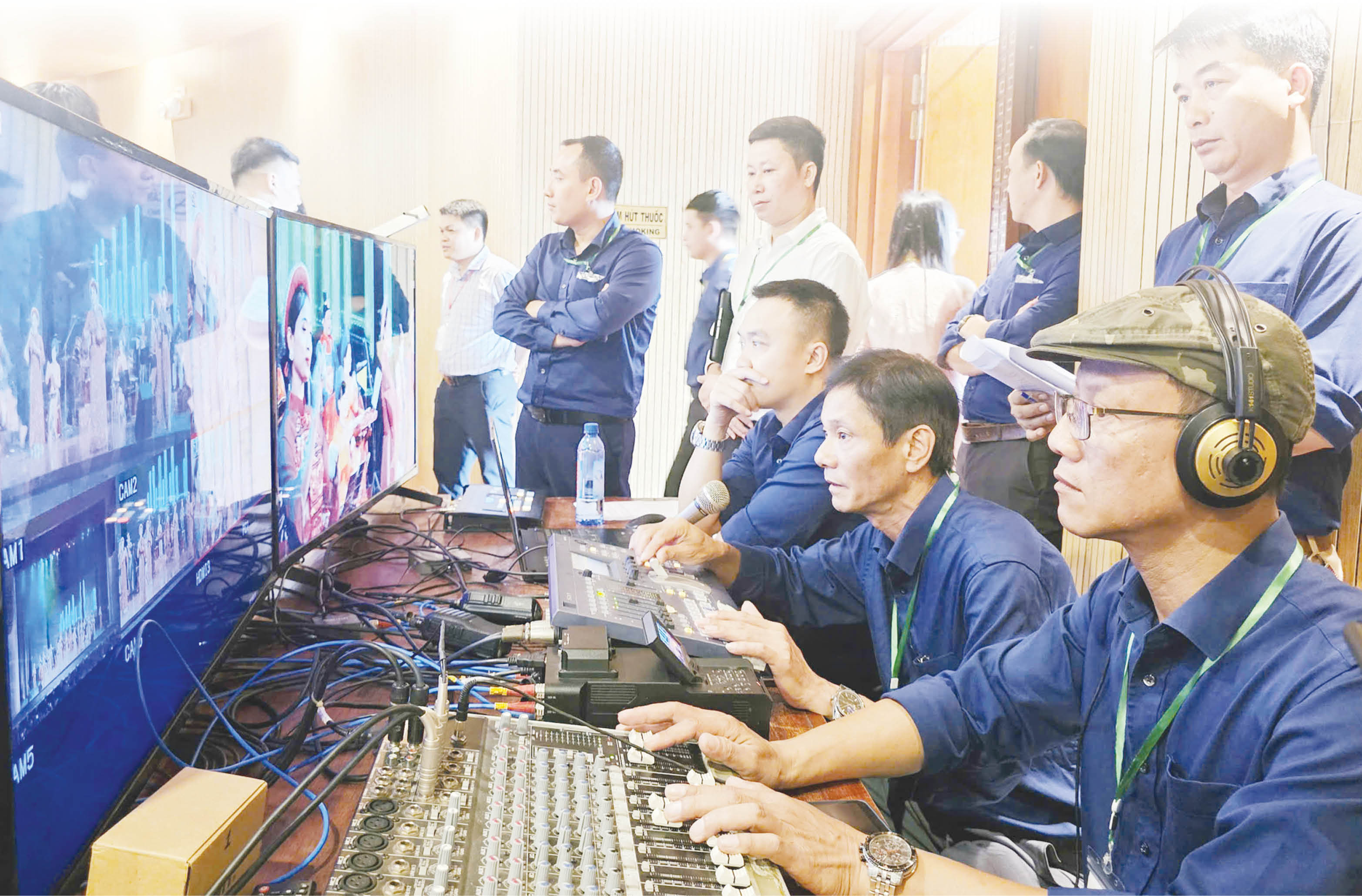 Theo dấu chân người làm báo
