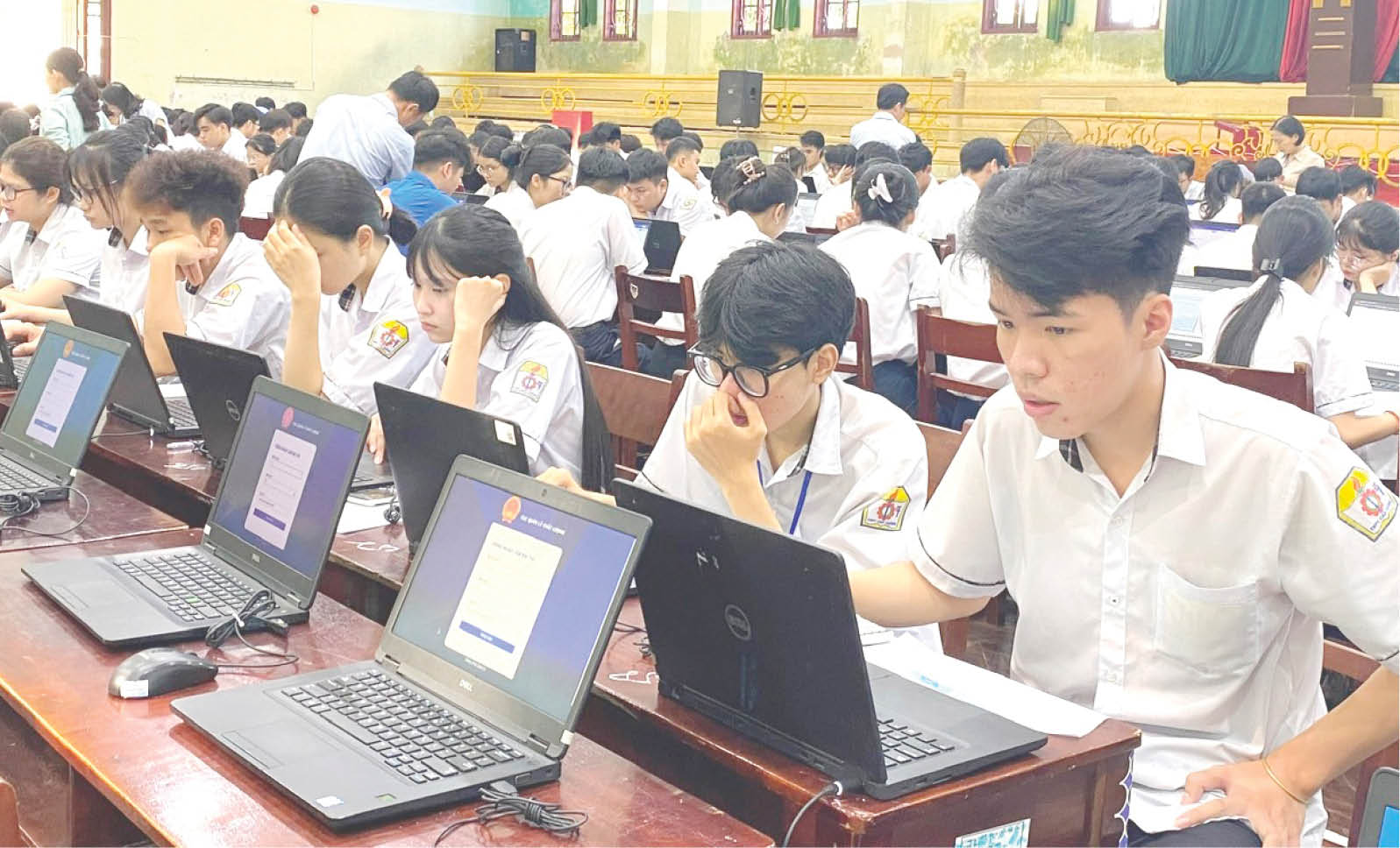 Làm quen với kỳ thi tốt nghiệp trung học phổ thông trên máy tính