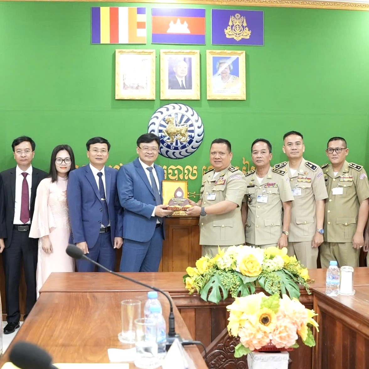 Thắt chặt quan hệ hợp tác giữa Công an TP Huế và Công an tỉnh Xiêm Riệp