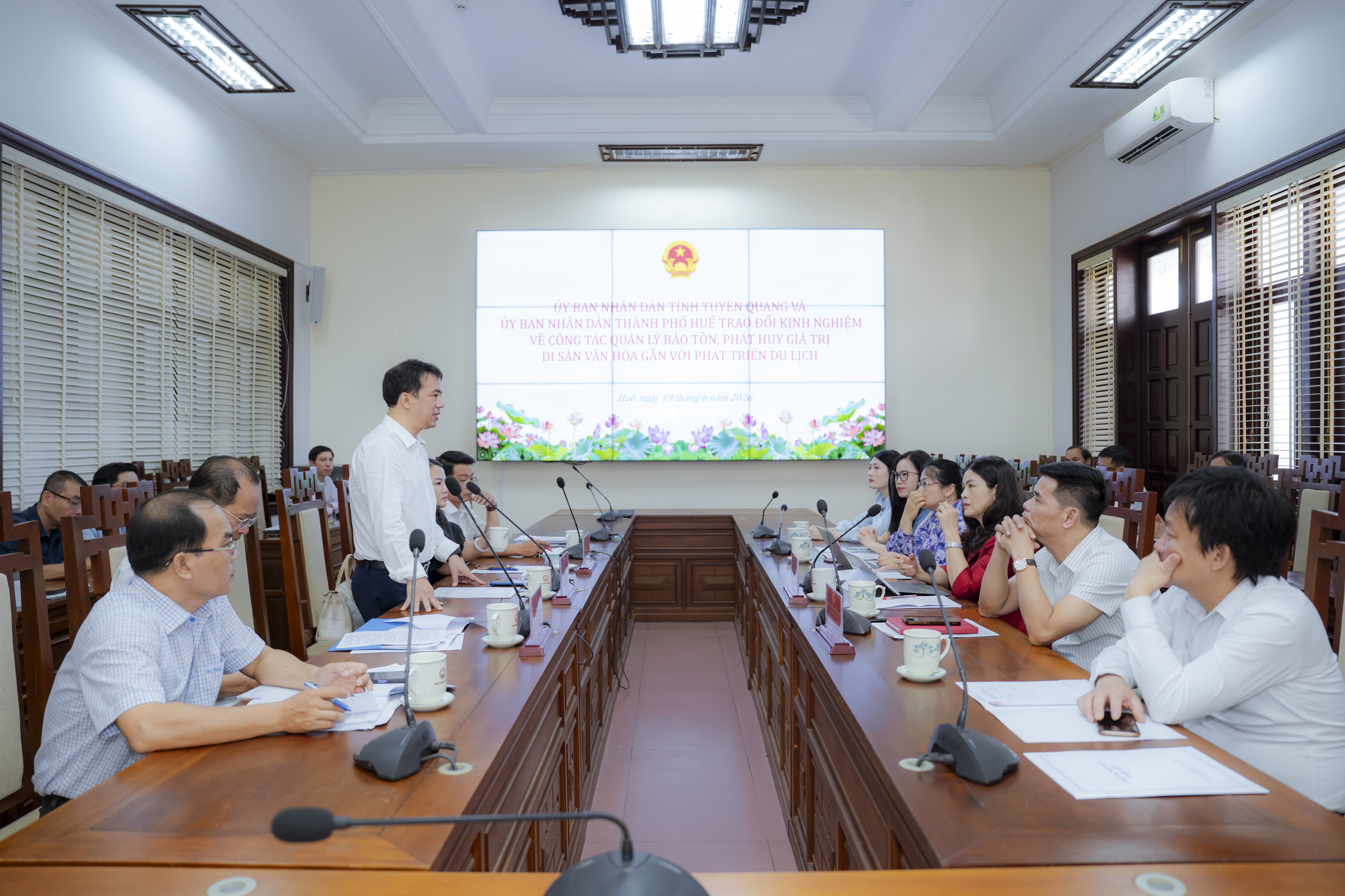 Chia sẻ kinh nghiệm bảo tồn di sản Huế với tỉnh Tuyên Quang