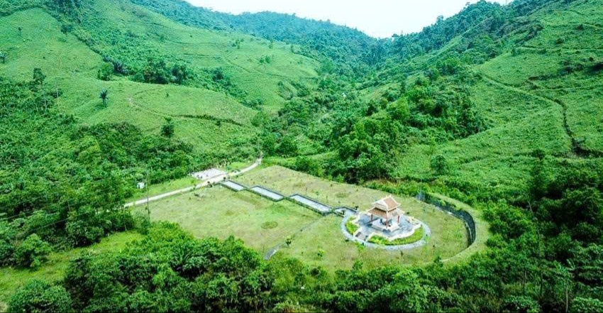 Đón nhận Bằng xếp hạng Di tích lịch sử Nhà Tưởng niệm Liệt sĩ tuyến đường 71 tại Tiểu khu 67