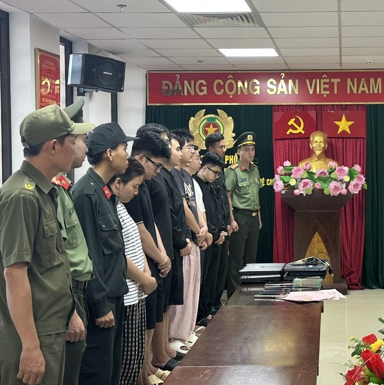 Triệt phá đường dây công nghệ cao “rút ruột” hơn 22 000 thẻ ngân hàng, chiếm đoạt 5,5 tỷ đồng