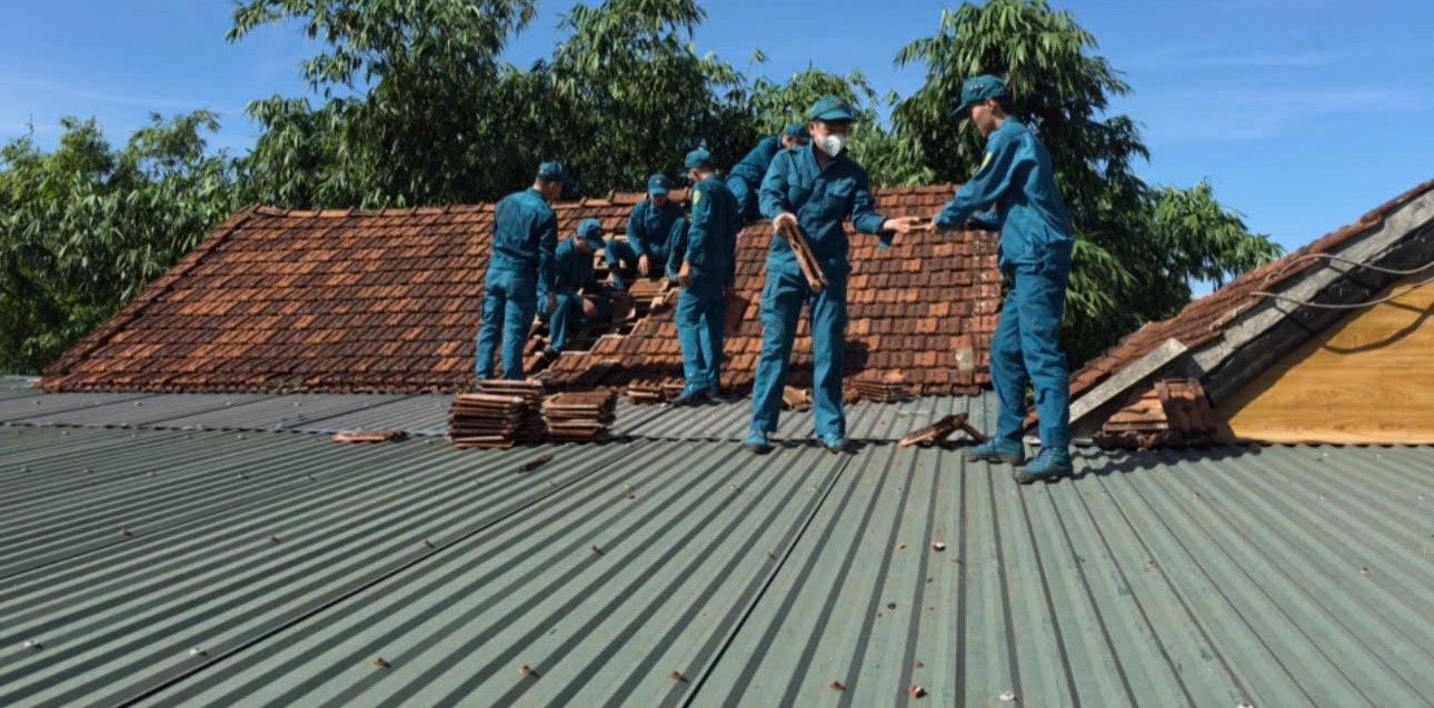 Huy động lực lượng khẩn trương khắc phục hậu quả do dông lốc