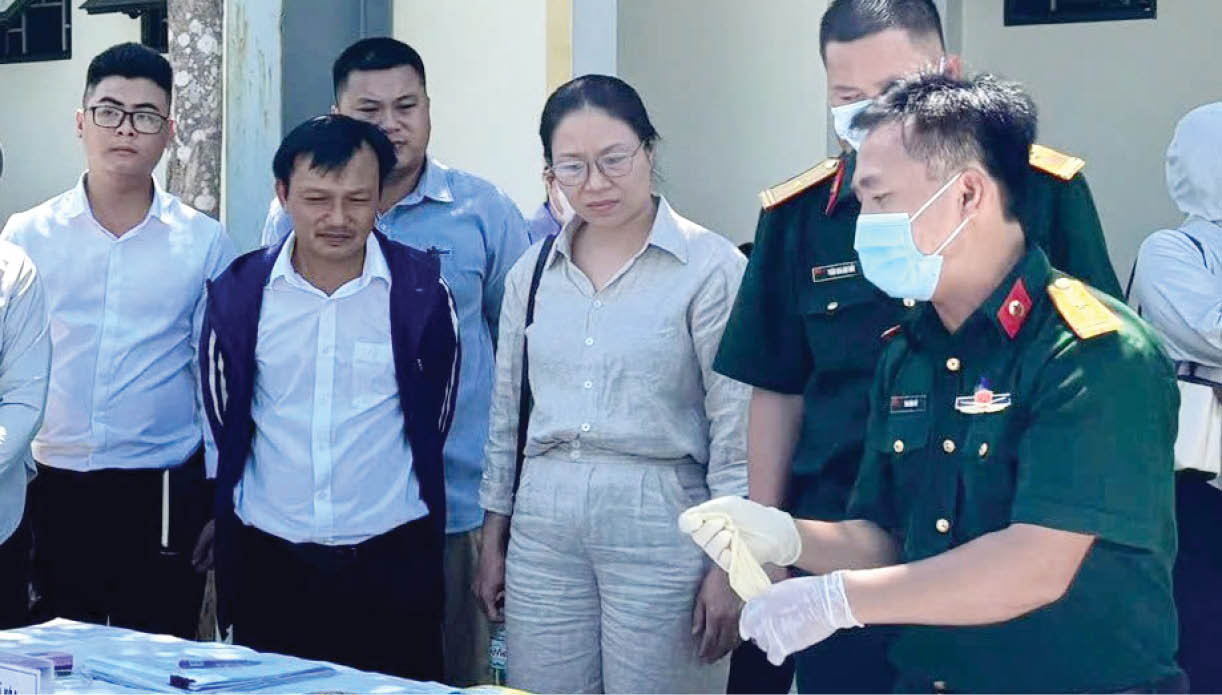Sát cánh cùng đồng đội qua từng phần mộ
