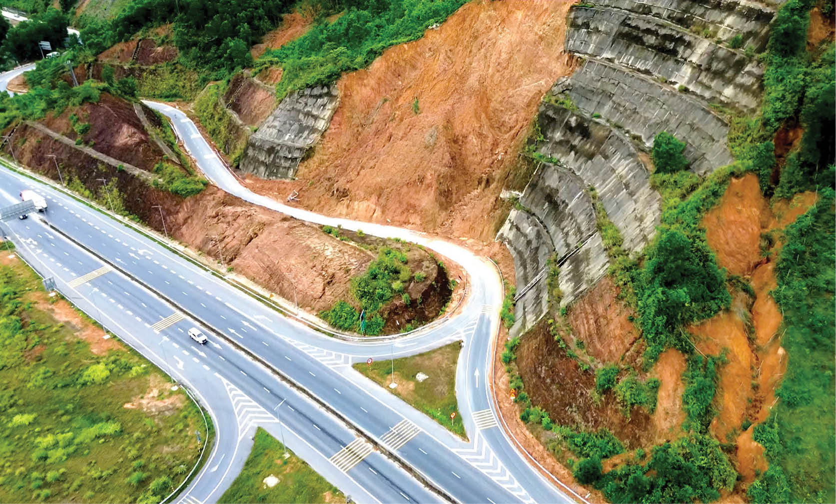 Điều chỉnh nút giao, xóa “điểm đen” sạt lở