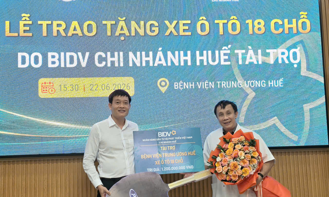 BIDV Huế hỗ trợ phương tiện cho Bệnh viện Trung ương Huế
