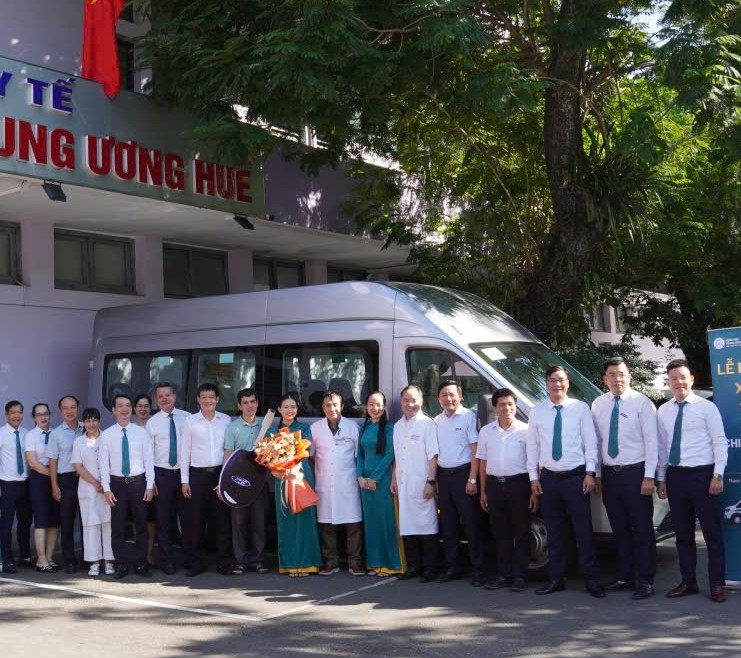 BIDV Huế hỗ trợ phương tiện cho Bệnh viện Trung ương Huế