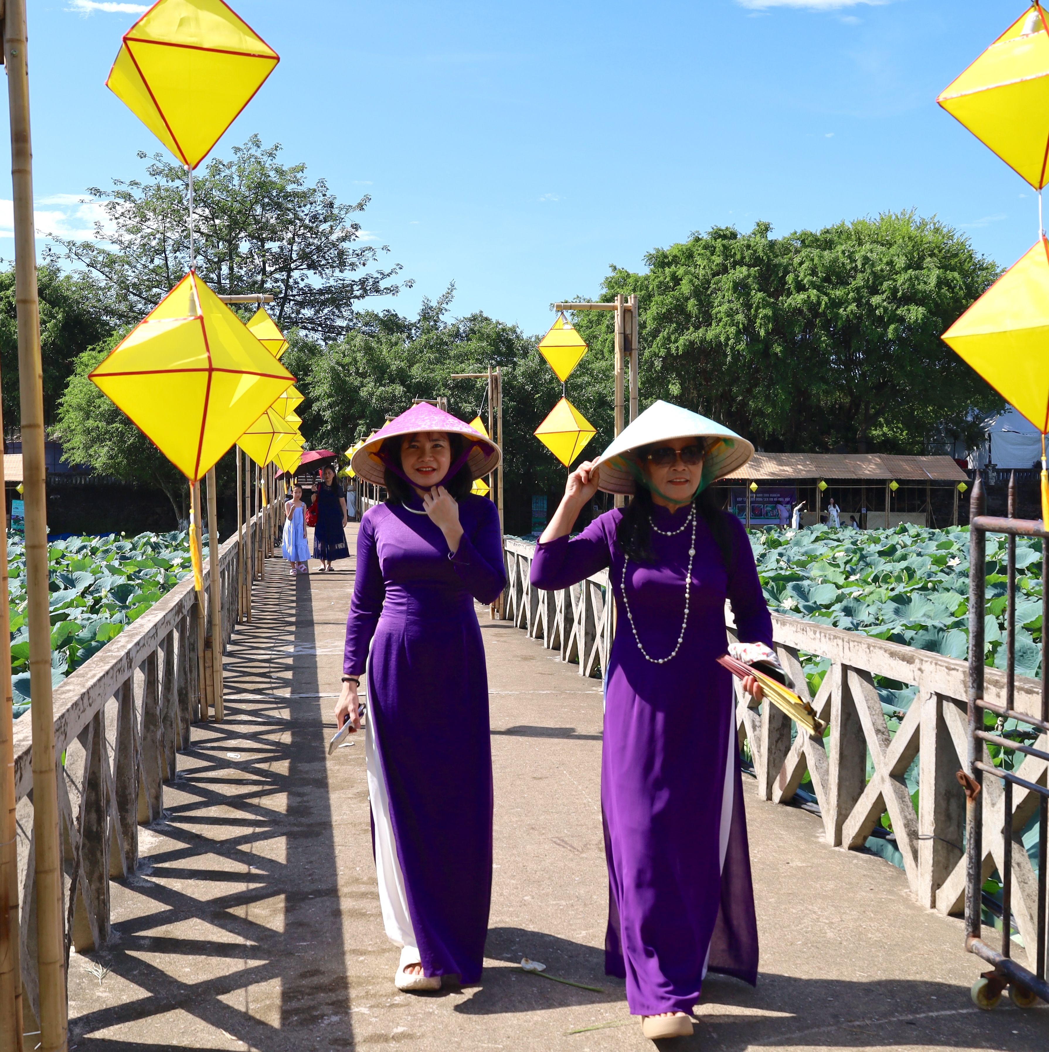 Khoảng 10 000 lượt khách tham quan, trải nghiệm tại Ngày hội Sen Huế 2026