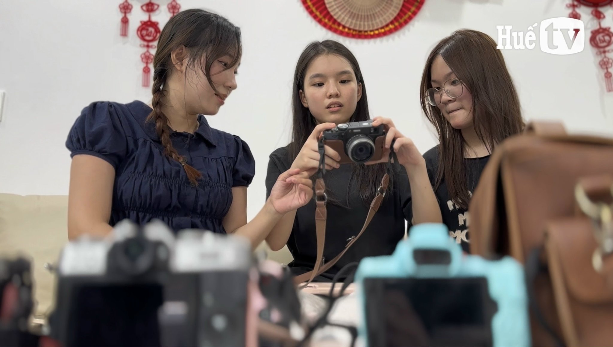Thuê máy cơ, tập làm nhiếp ảnh gia