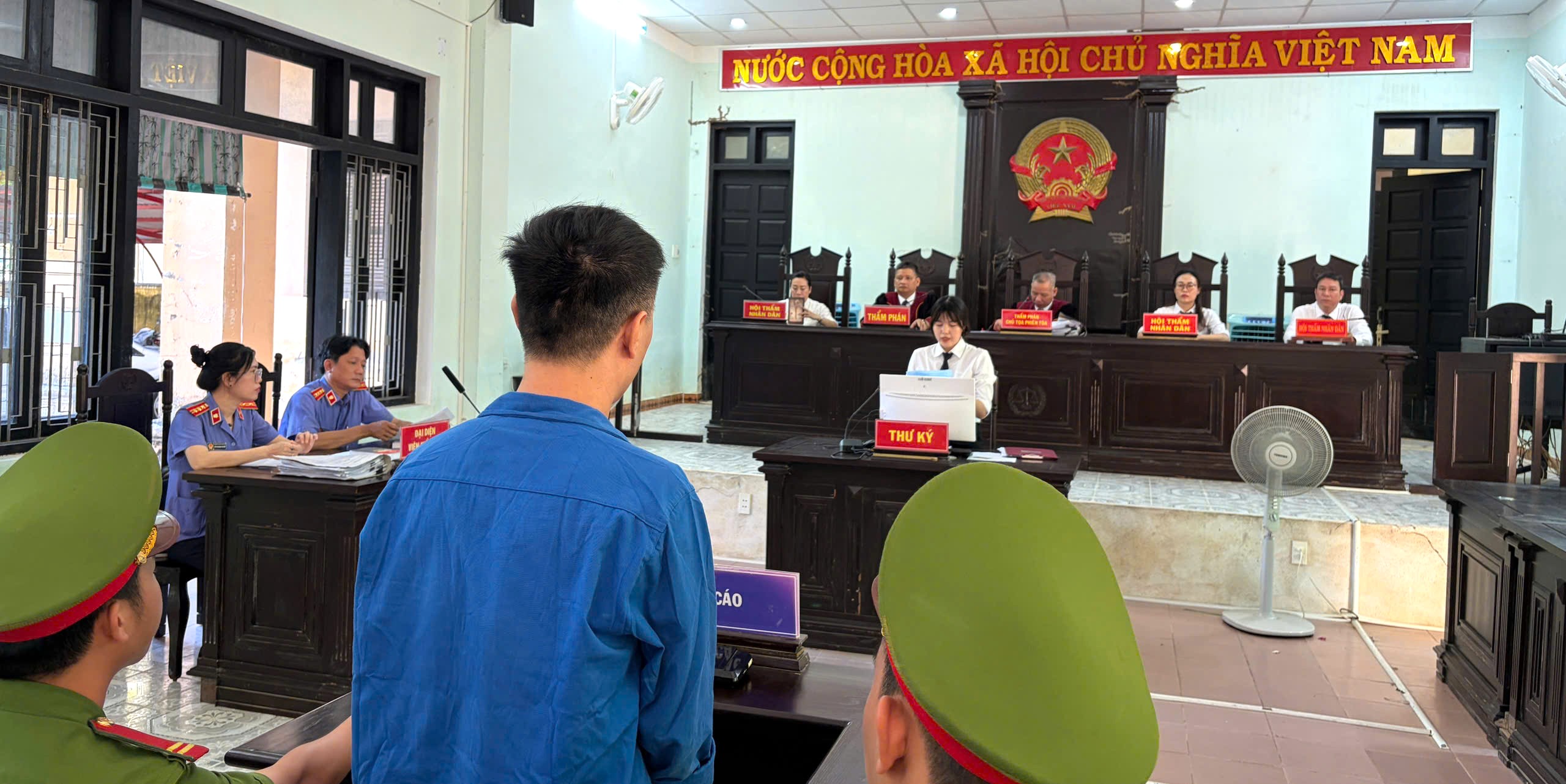 Lừa “chạy” sổ đỏ, lĩnh án 14 năm tù