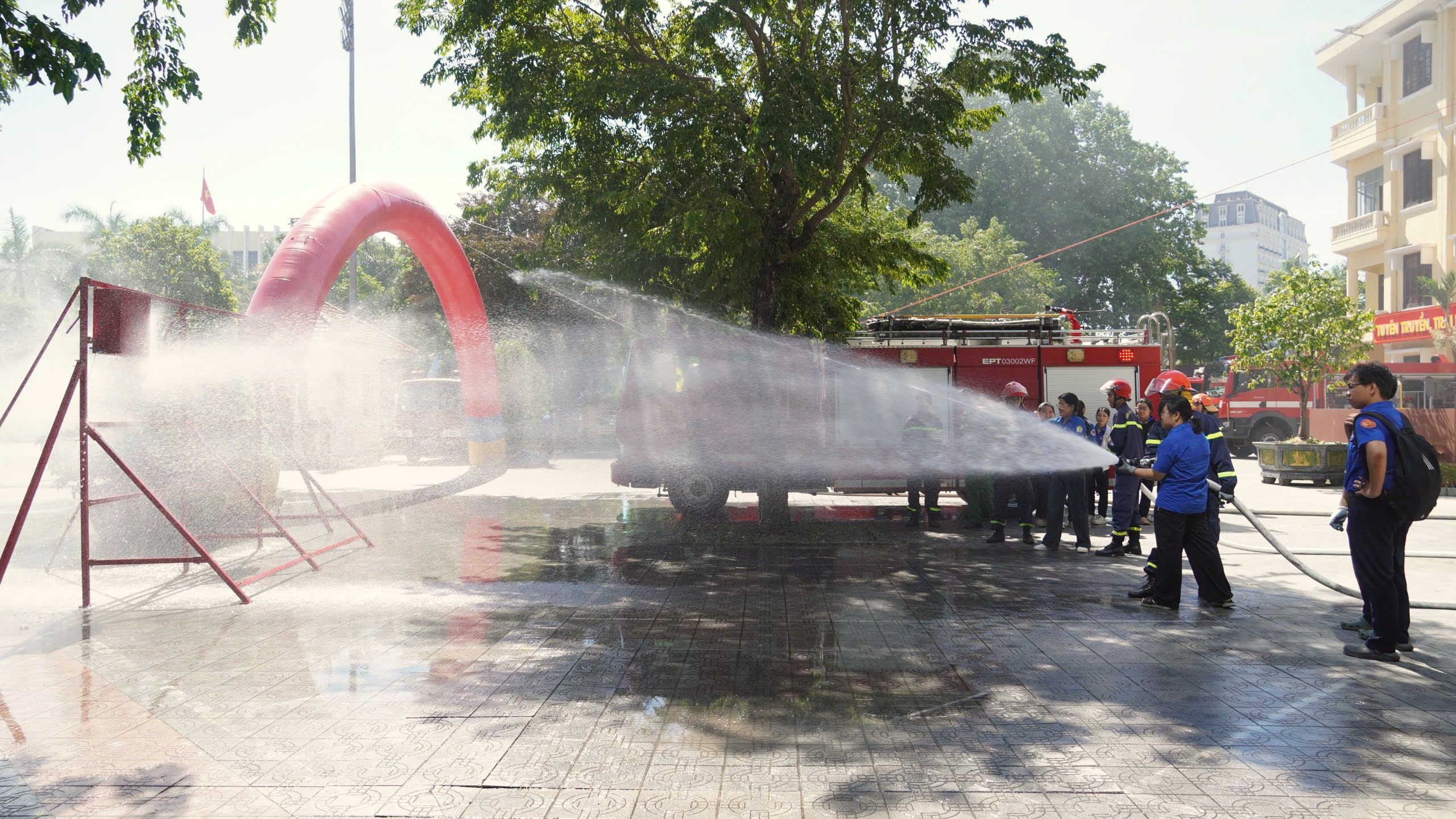 Học kỹ năng cùng lính cứu hỏa
