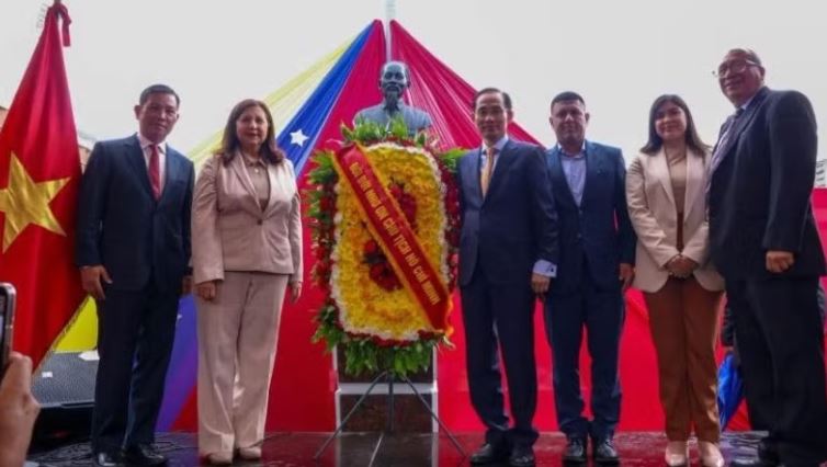 Chủ tịch Hồ Chí Minh luôn hiện hữu trong lòng mỗi người dân Venezuela