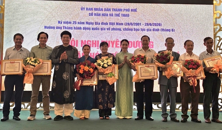 Tôn vinh gia đình tiêu biểu, lan tỏa câu chuyện đẹp trong cộng đồng