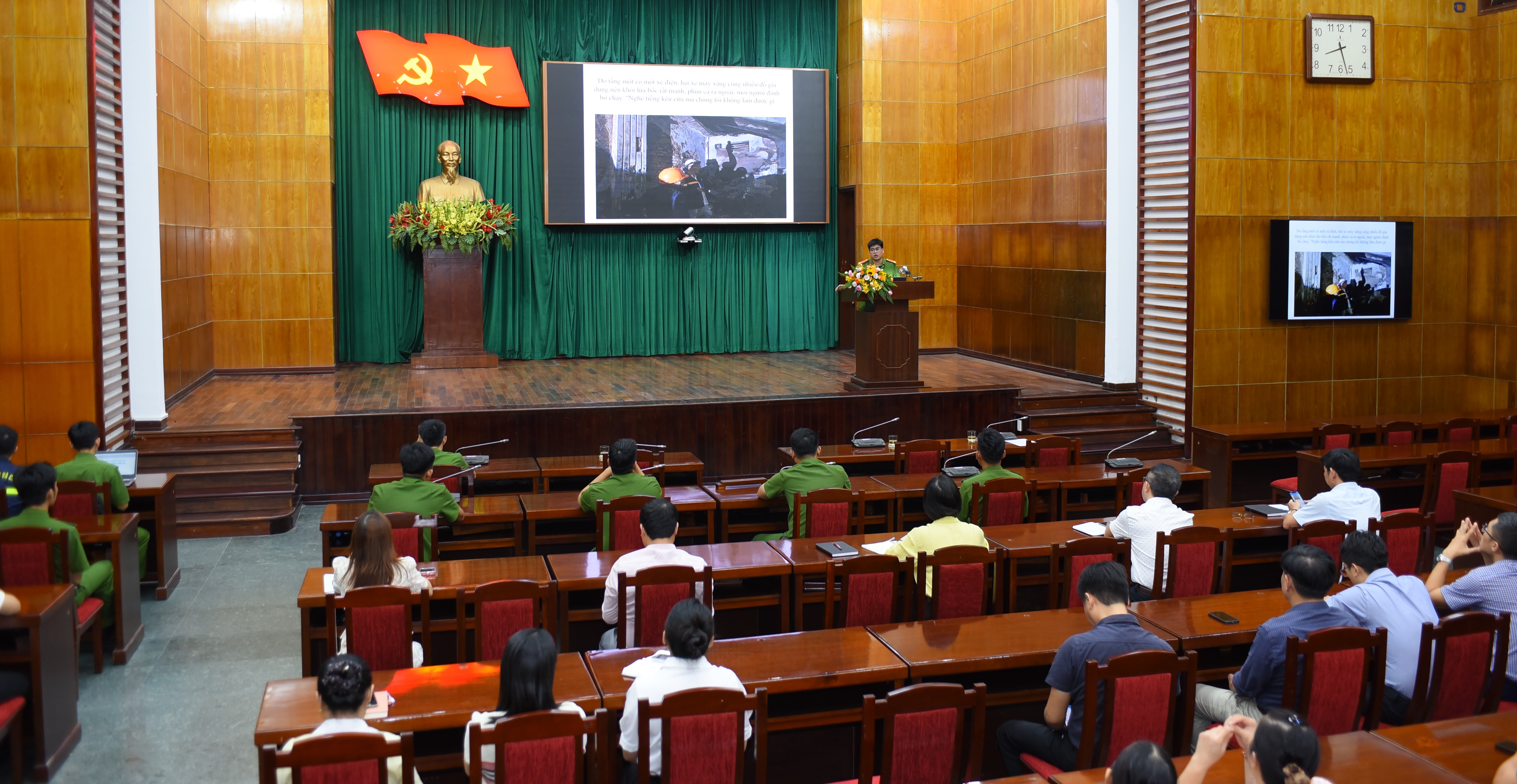 Tập huấn kỹ năng phòng cháy, chữa cháy cho cán bộ cơ quan Thành ủy
