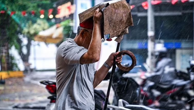 Thời tiết ngày 26 6 Bắc Bộ giảm nhiệt, mưa dông diện rộng, Trung Bộ nắng nóng gay gắt