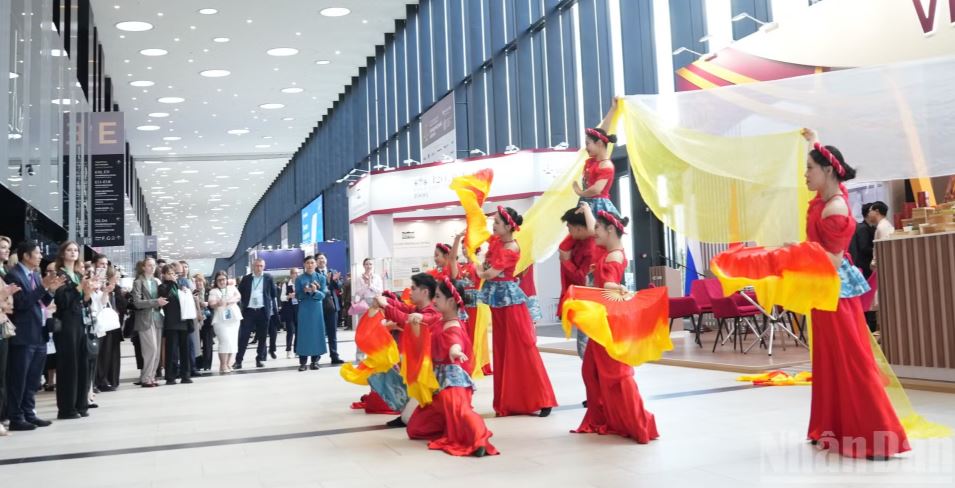 Ấn tượng Việt Nam tại Diễn đàn Pháp lý quốc tế Saint Petersburg