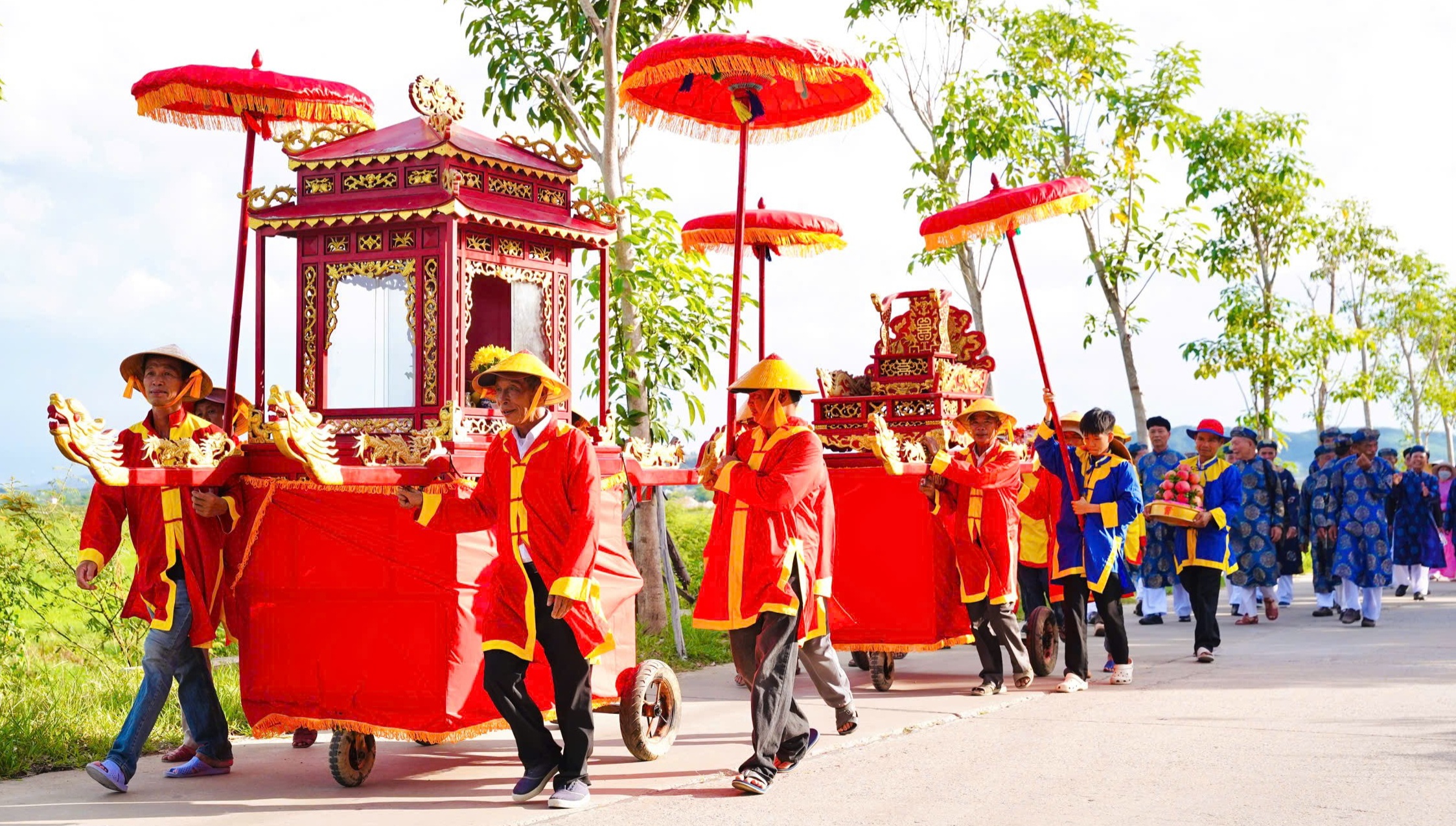 Lễ cung nghinh hương linh người có công xây dựng Cầu ngói Thanh Toàn