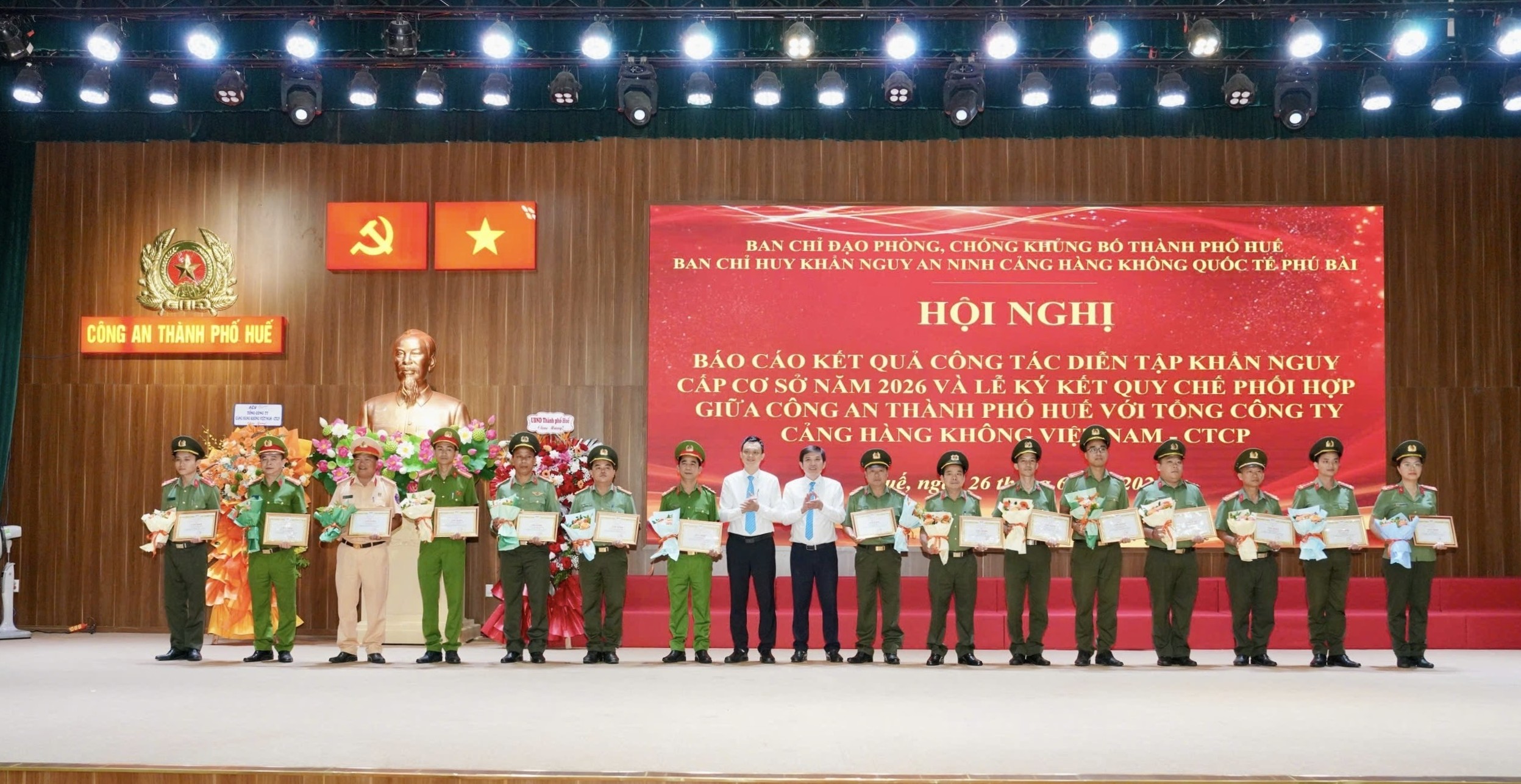 Phối hợp bảo đảm an ninh, an toàn tại Cảng hàng không quốc tế Phú Bài