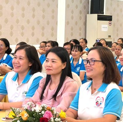 Thăm, tặng quà các thành viên Tiểu đội 11 cô gái Sông Hương