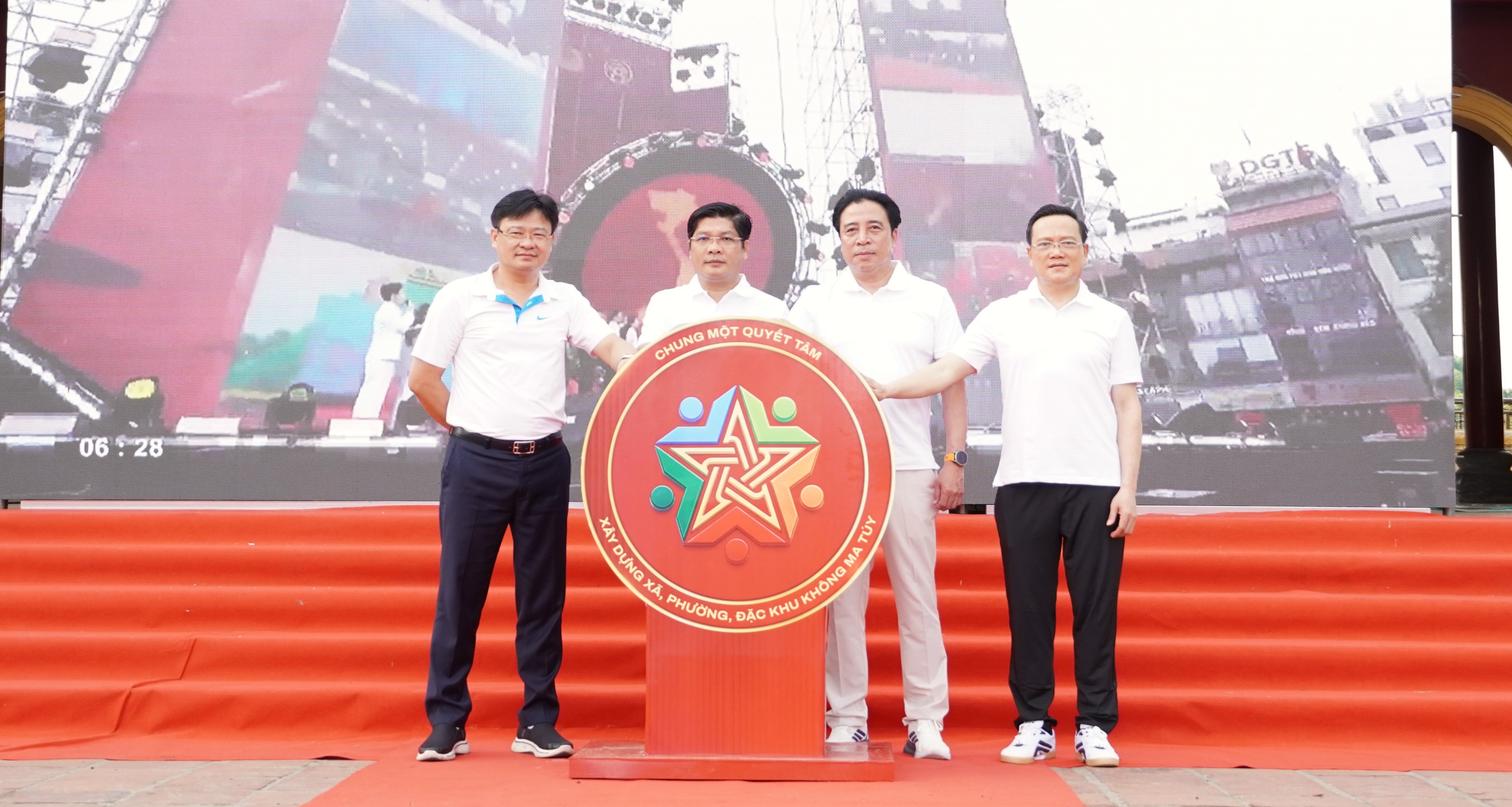 Chung một quyết tâm xây dựng xã, phường không ma túy