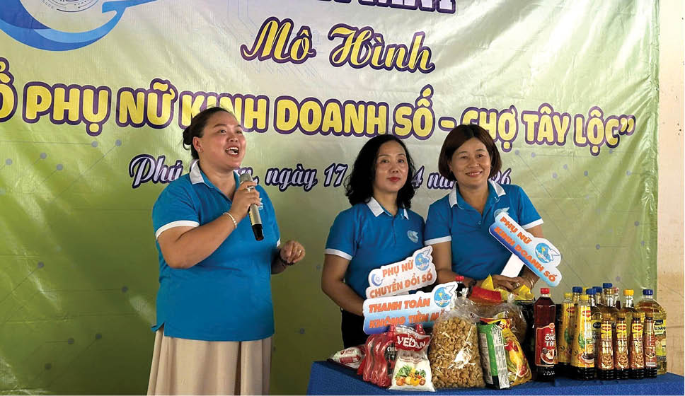 Giúp hội viên phụ nữ bán nông sản