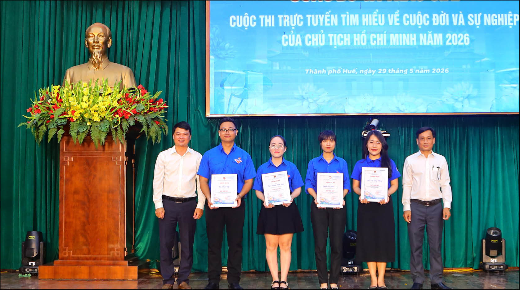 “Truyền lửa” cho thế hệ trẻ trên không gian mạng