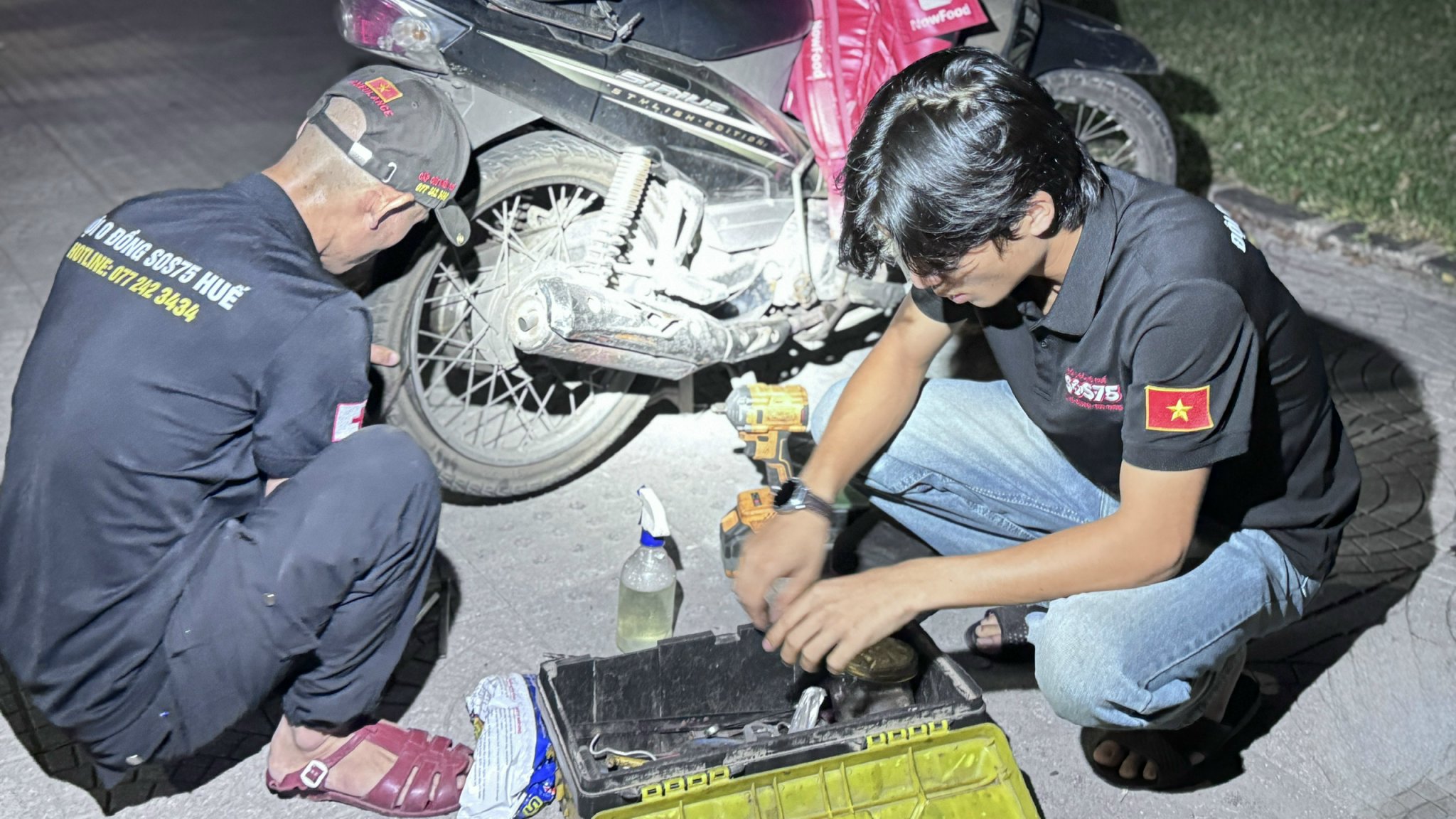 Cứu hộ xe máy đêm