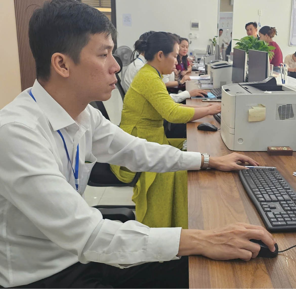 Chuyển động từ nền hành chính phục vụ