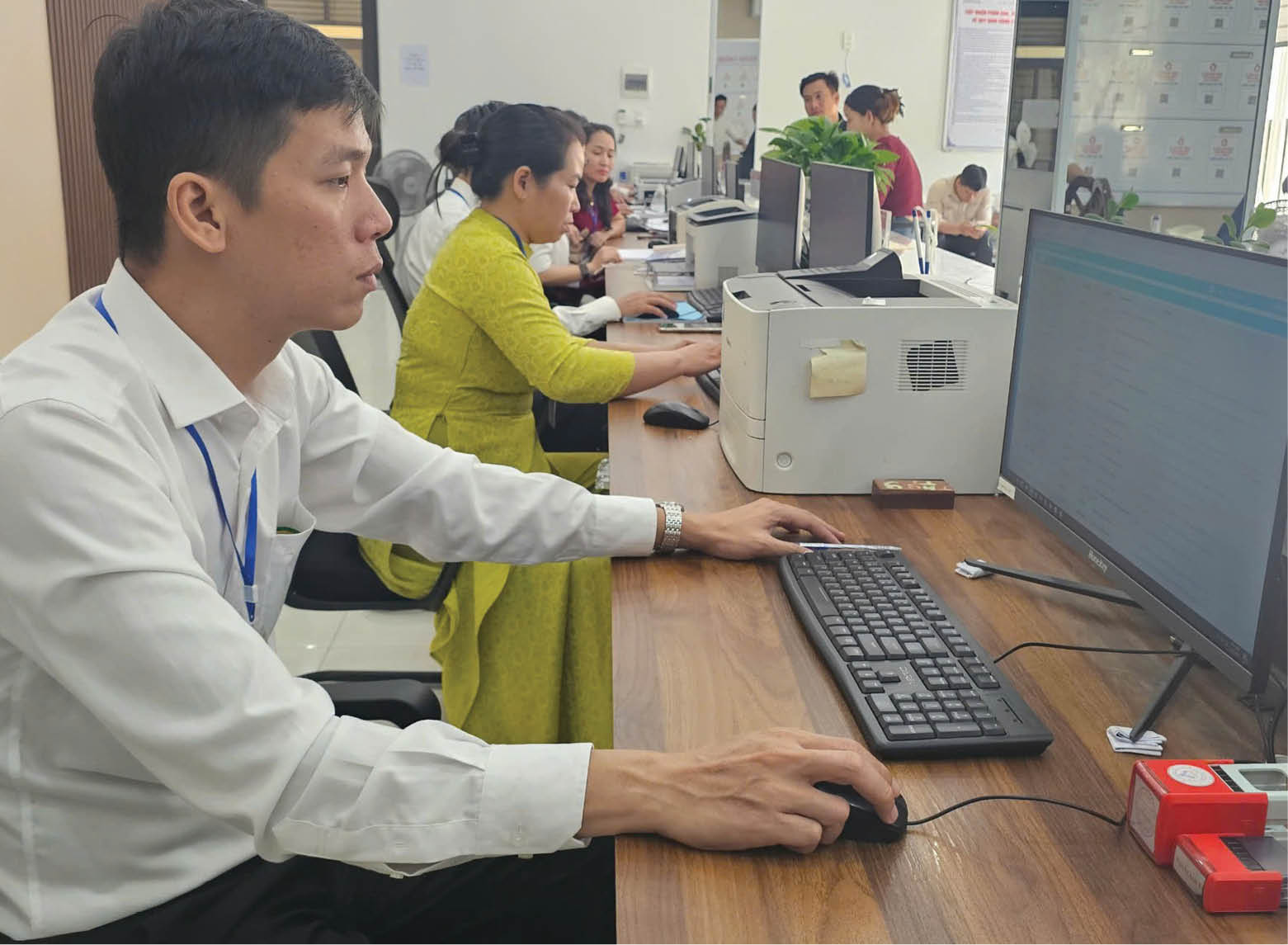 Chuyển động từ nền hành chính phục vụ