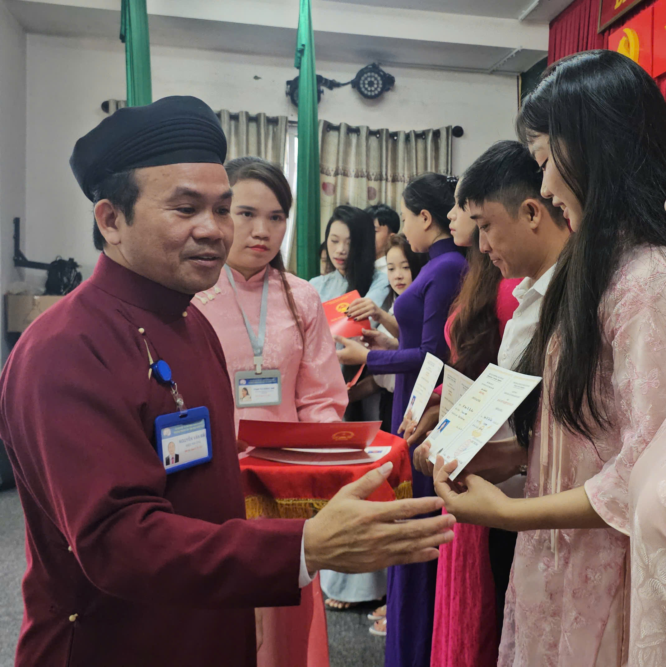 Trao bằng tốt nghiệp cho hơn 70 học sinh các ngành văn hóa nghệ thuật đặc thù