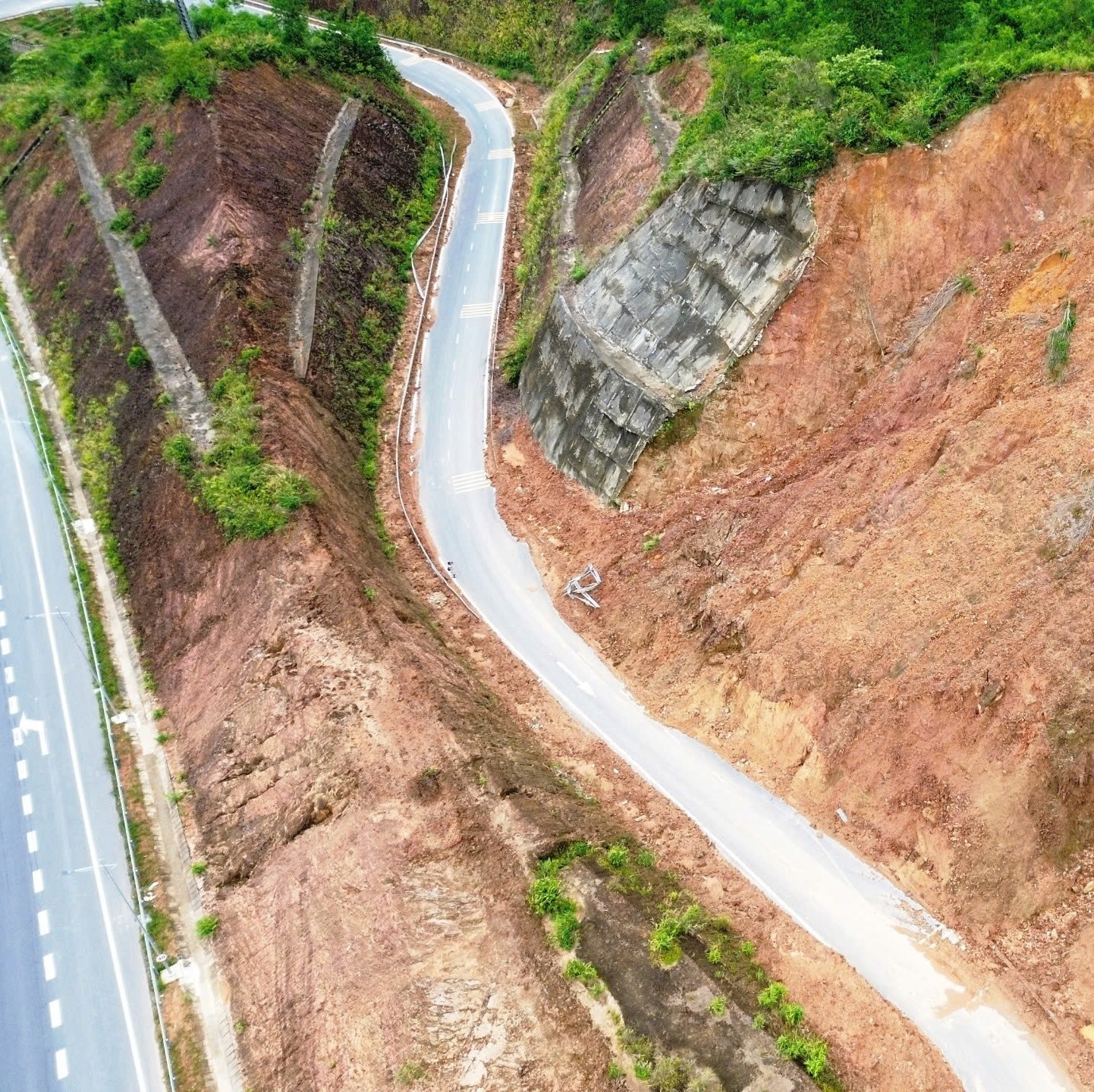 Hạn chế một số phương tiện lưu thông trên cao tốc La Sơn – Hòa Liên đến hết năm 2026