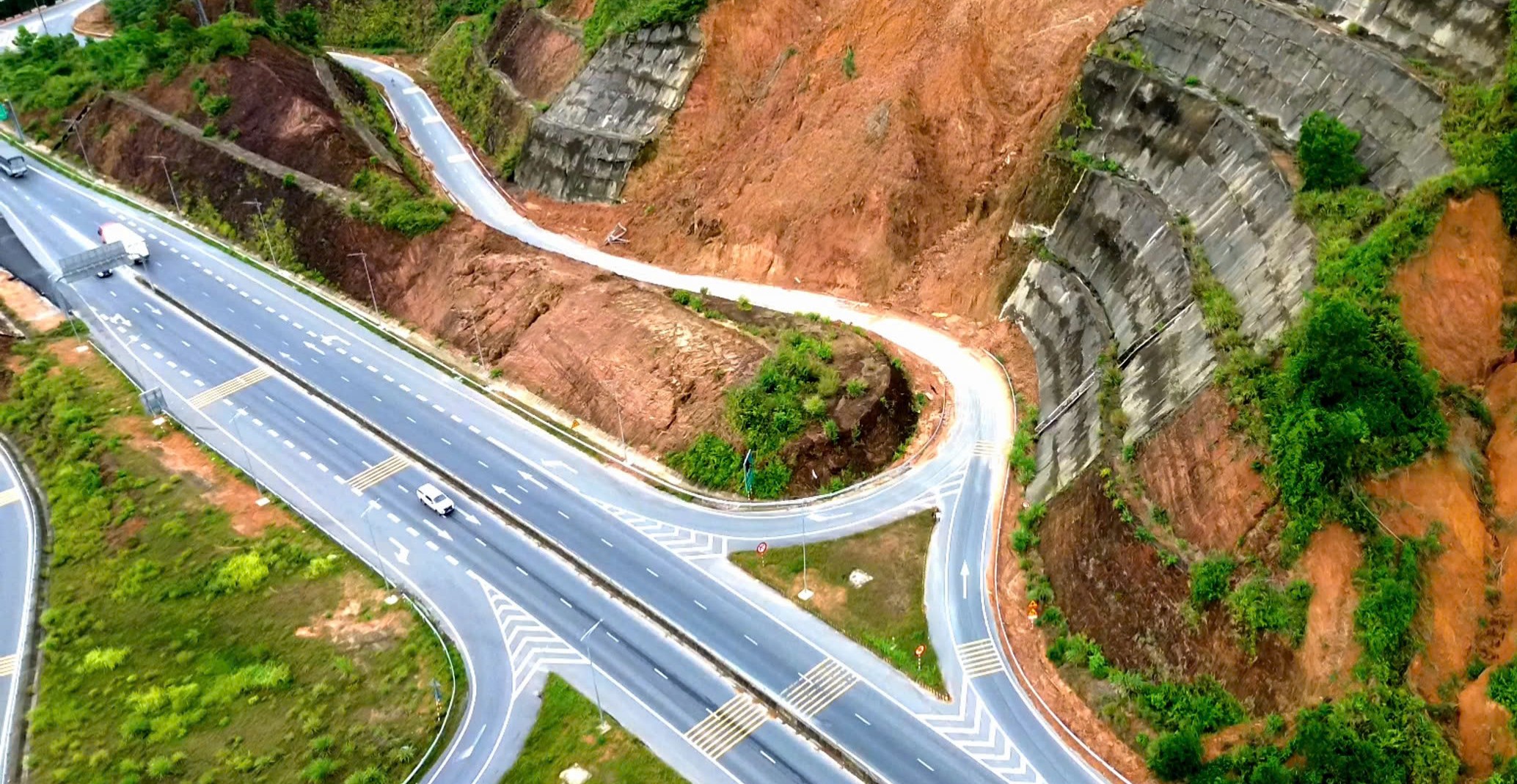 Hạn chế một số phương tiện lưu thông trên cao tốc La Sơn – Hòa Liên đến hết năm 2026