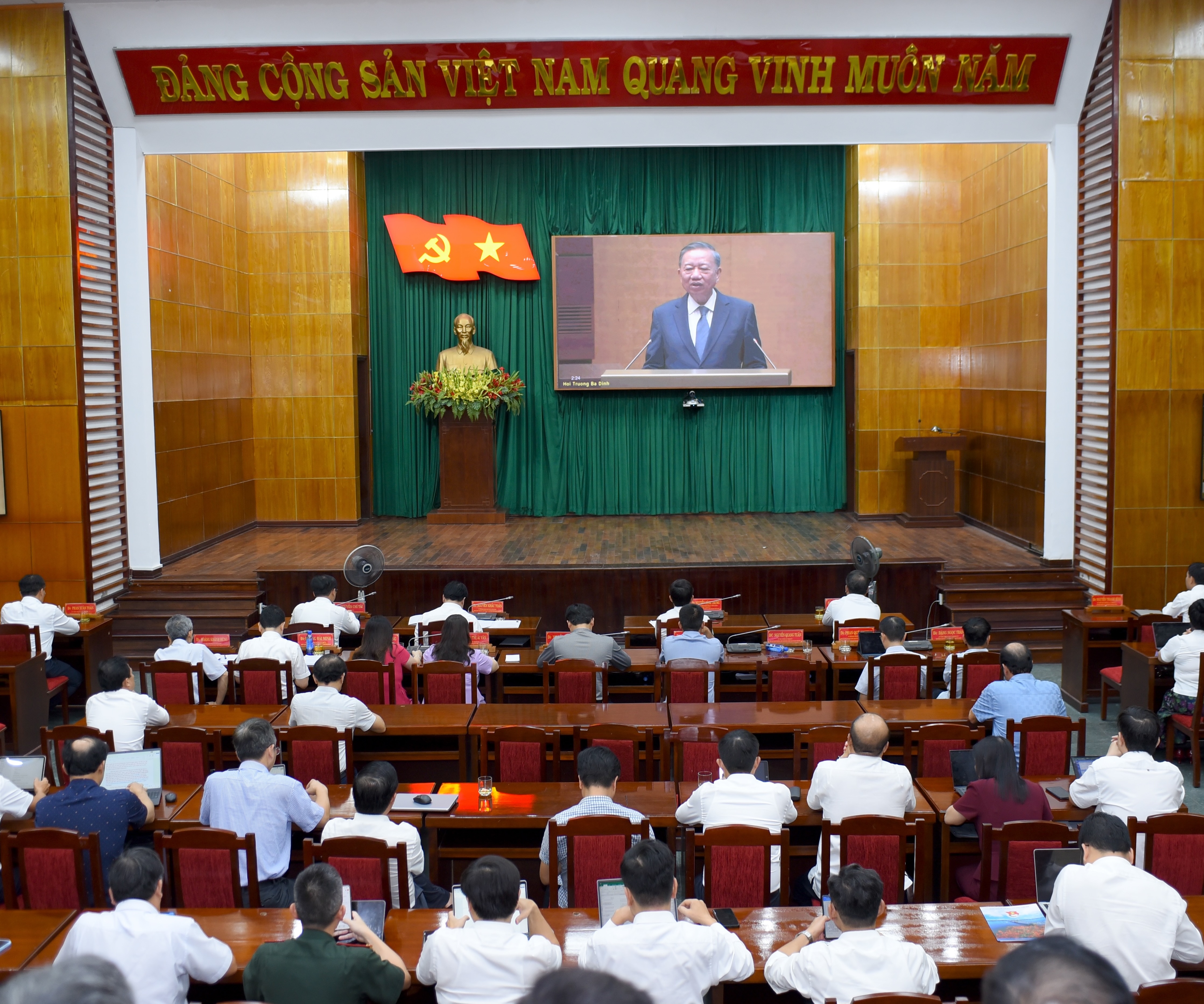 Chuyển mạnh từ “hoàn thành việc” sang “tạo ra sản phẩm”
