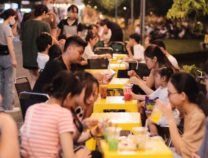 Chuyển các hộ kinh doanh phố ẩm thực Trương Định sang Nguyễn Văn Huyên trước 15 7