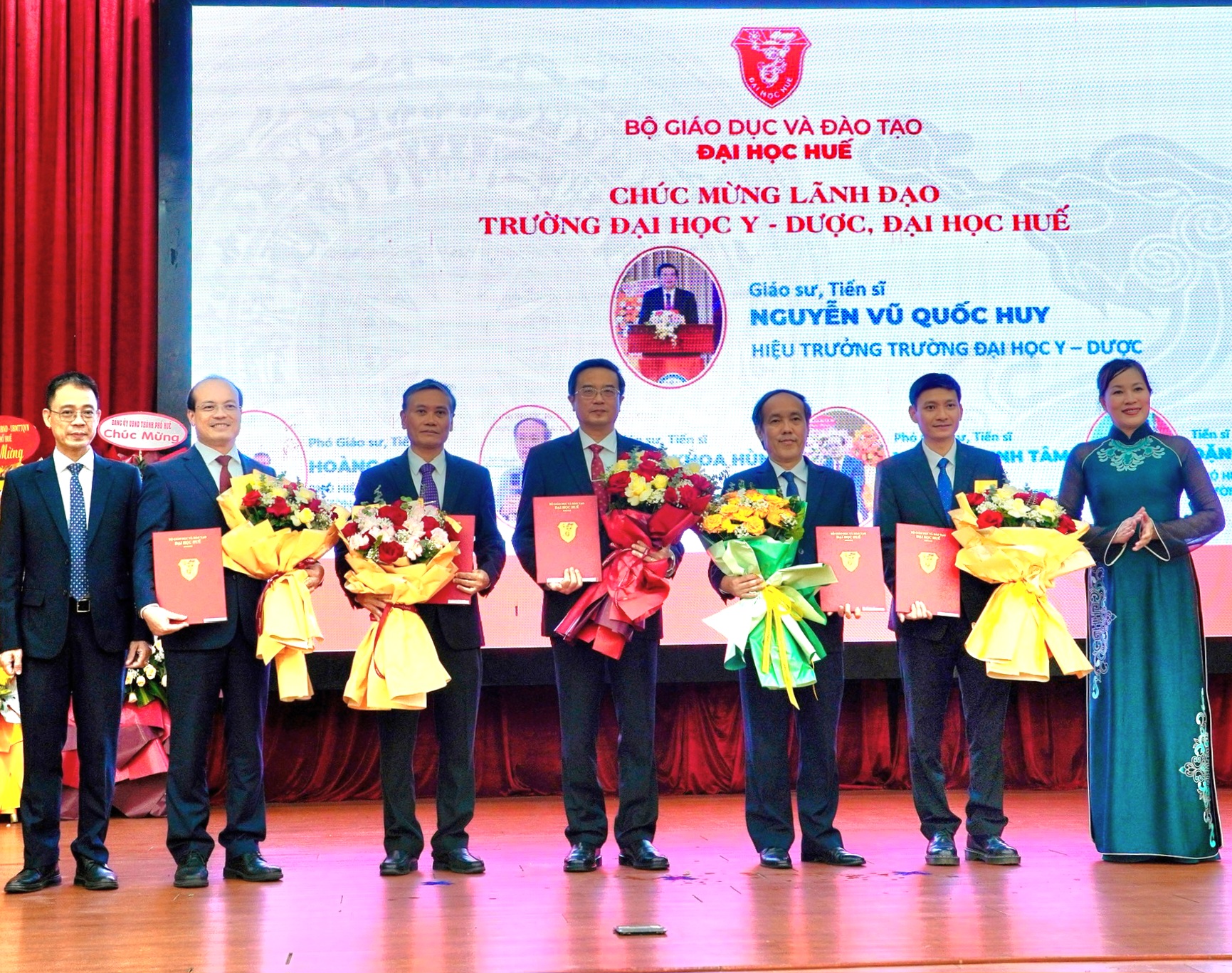 Đại học Huế trao quyết định bổ nhiệm viên chức quản lý các trường đại học thành viên và đơn vị trực thuộc