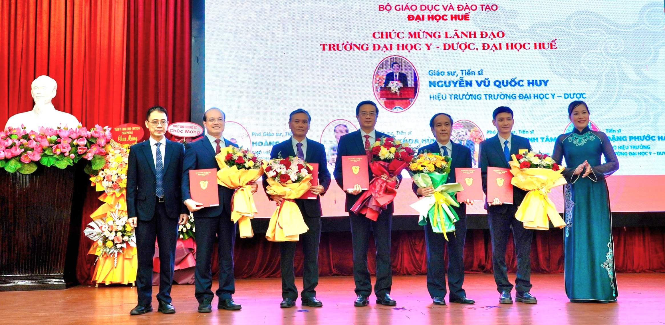 Đại học Huế trao quyết định bổ nhiệm viên chức quản lý các trường đại học thành viên và đơn vị trực thuộc