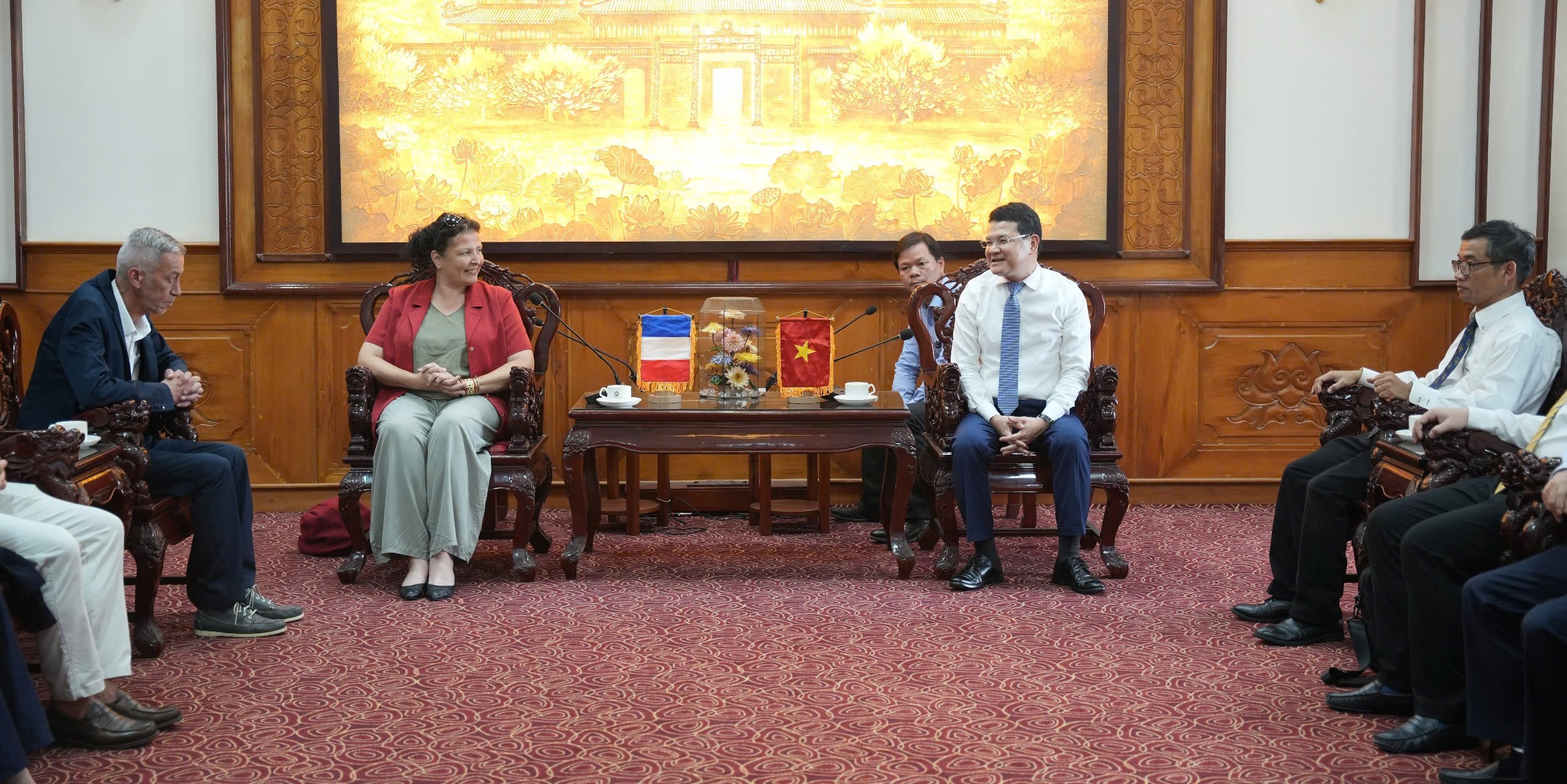 Thúc đẩy quan hệ hợp tác hữu nghị, bền vững giữa Huế và Cergy