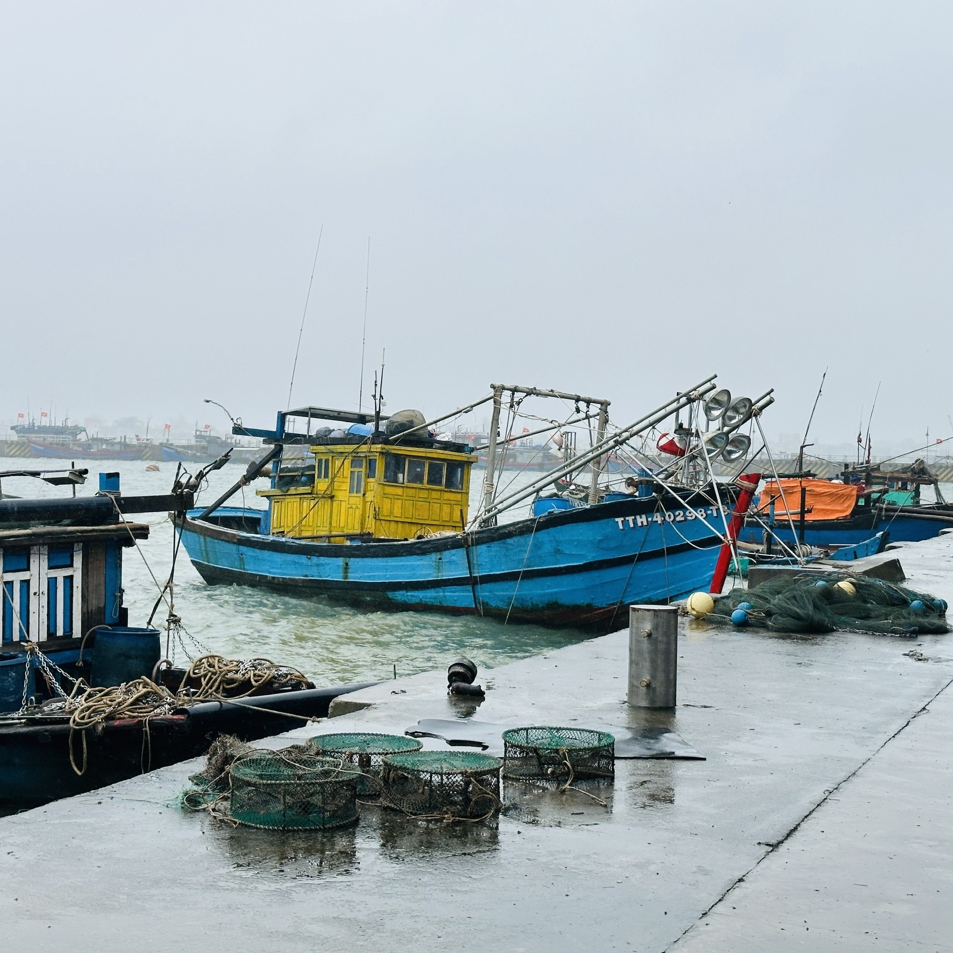 Ứng phó với áp thấp nhiệt đới khả năng mạnh lên thành bão