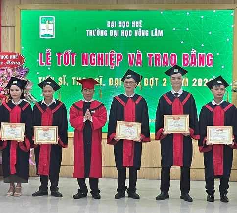 Trường Đại học Nông Lâm trao bằng cho 9 tân tiến sĩ, 48 thạc sĩ và 171 cử nhân
