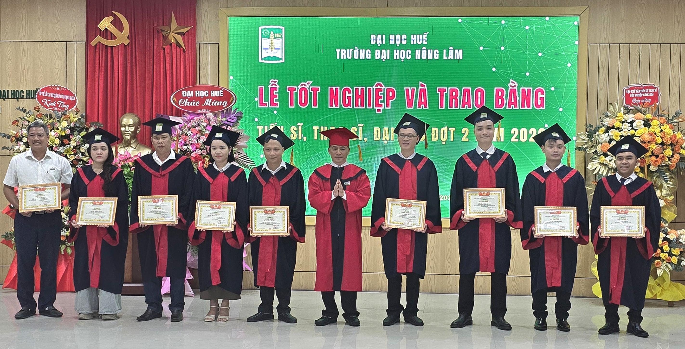 Trường Đại học Nông Lâm trao bằng cho 9 tân tiến sĩ, 48 thạc sĩ và 171 cử nhân