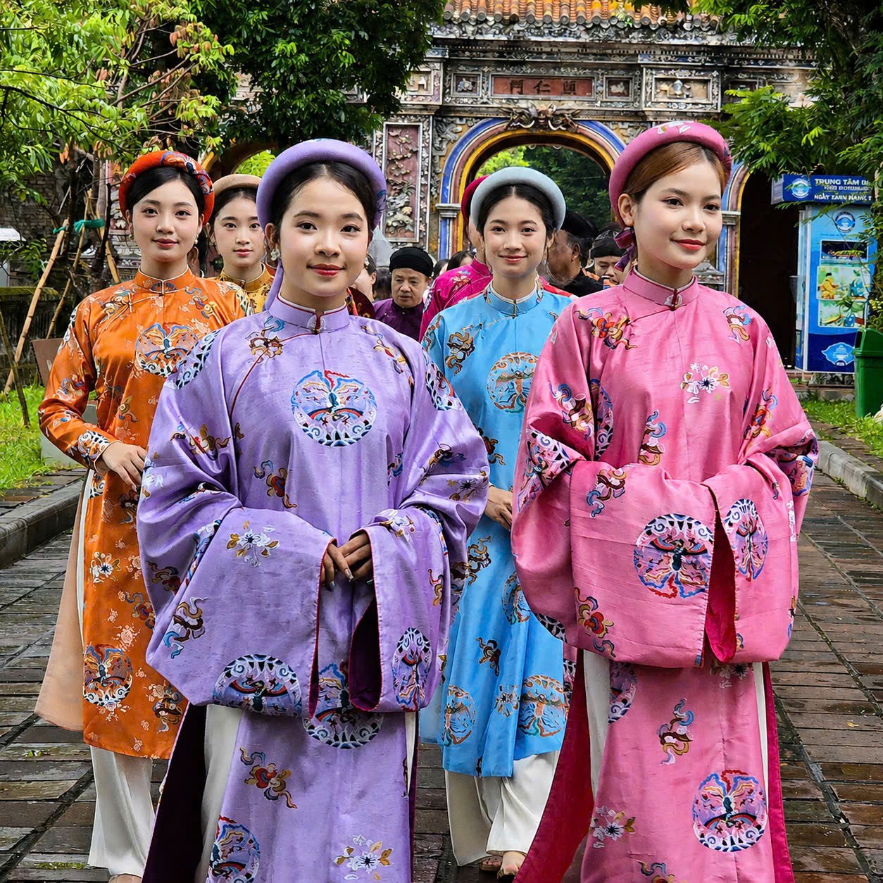 Tri ân Võ vương Nguyễn Phúc Khoát, tôn vinh giá trị áo dài truyền thống