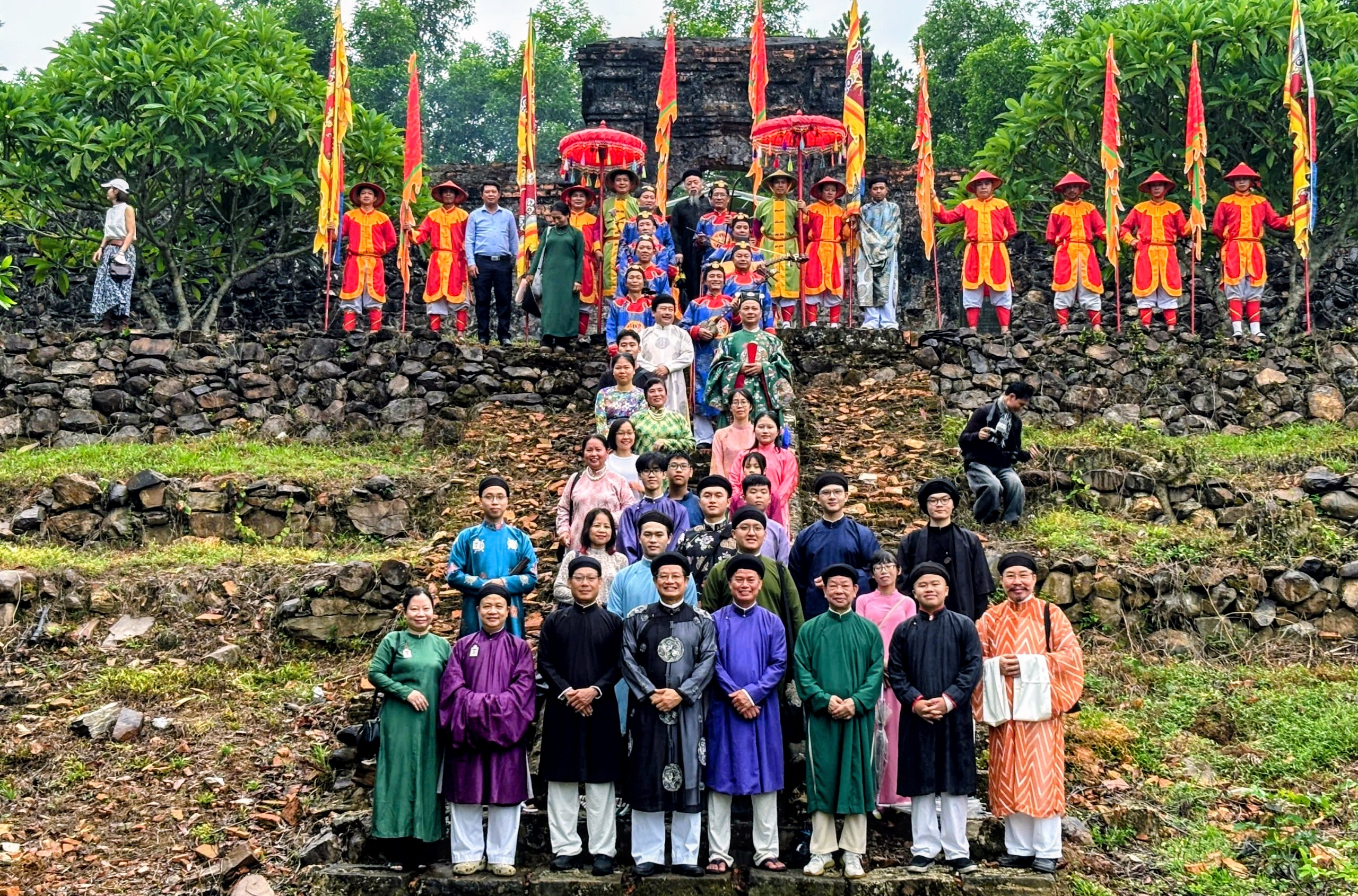 Tri ân Võ vương Nguyễn Phúc Khoát, tôn vinh giá trị áo dài truyền thống