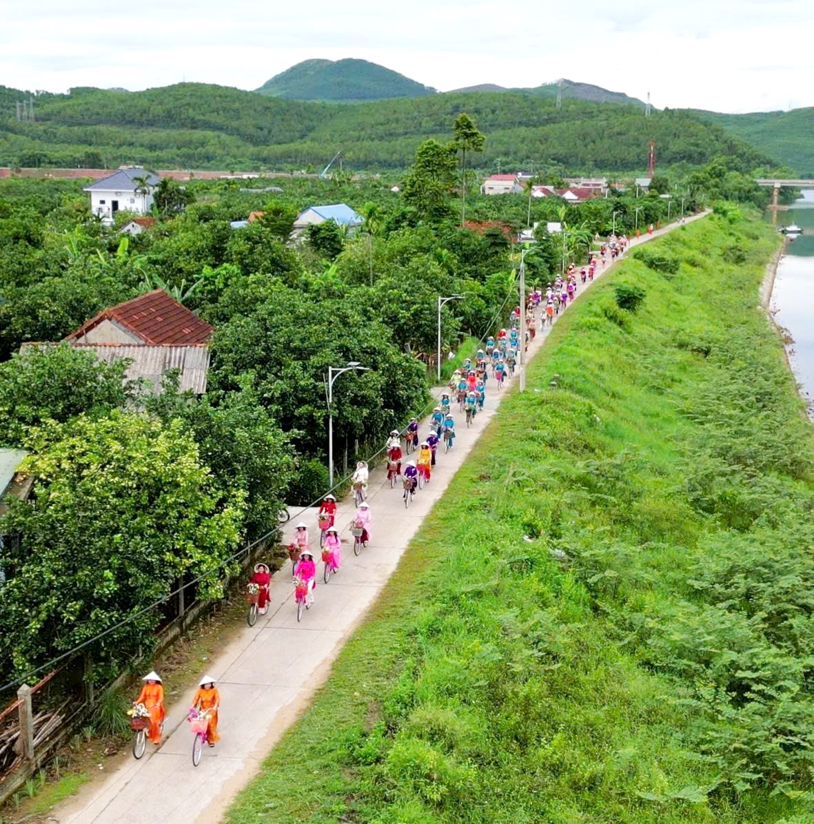 “Áo dài Huế - Hương sắc thanh trà”