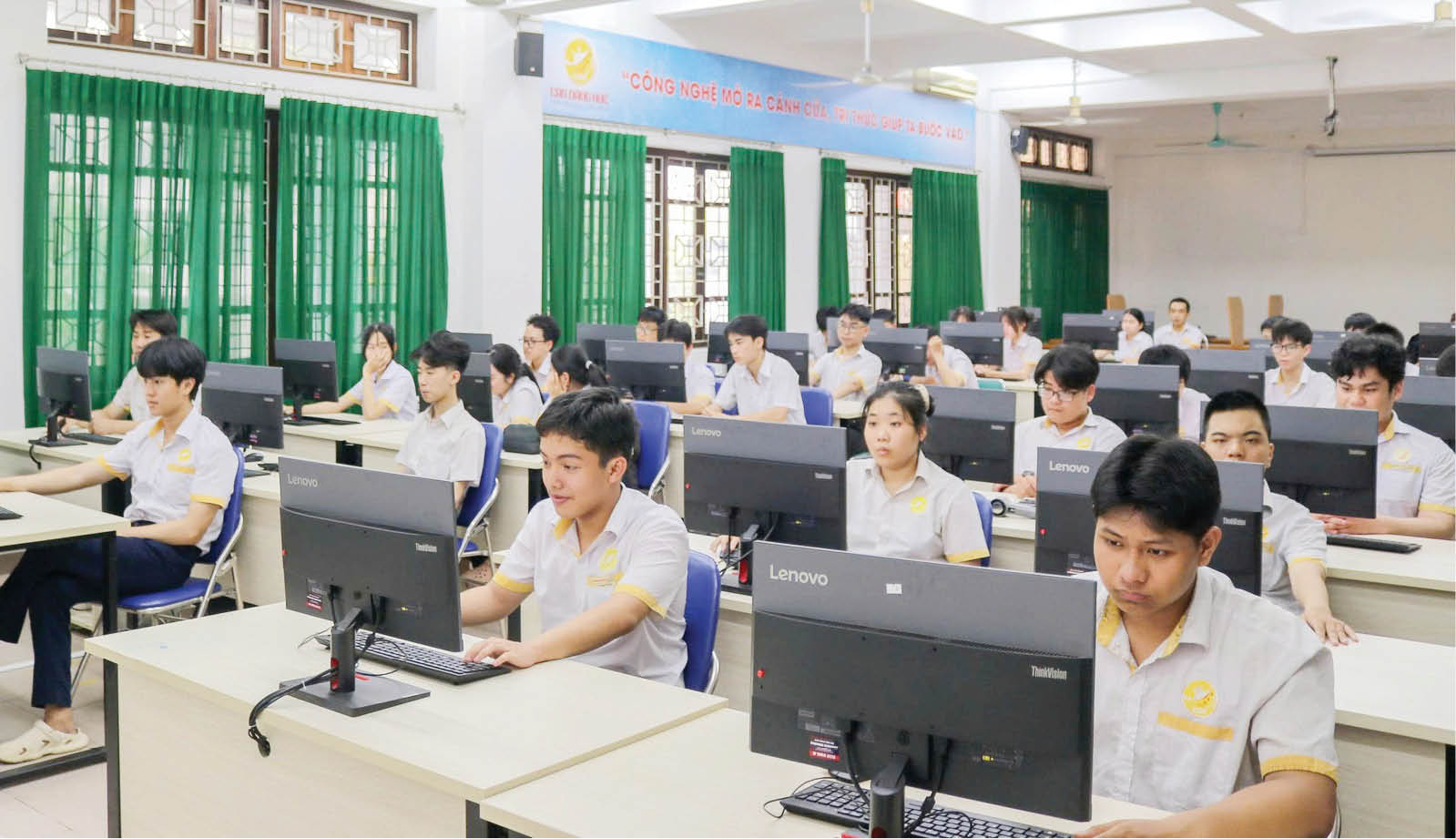 Nhiều cánh cửa cho học sinh sau khi tốt nghiệp THCS