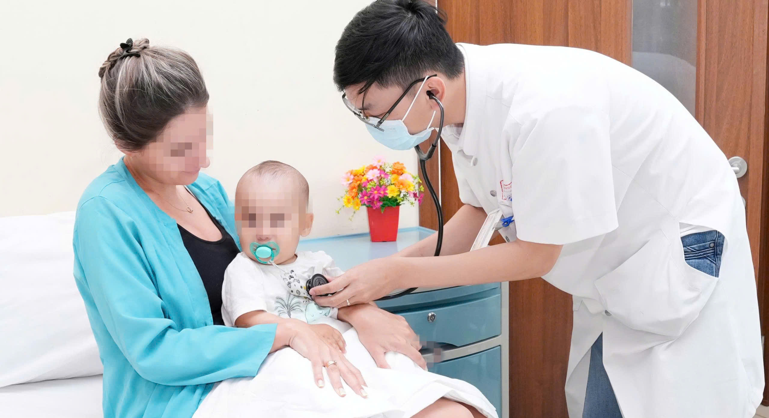 Gắp kim băng ra khỏi thực quản cho bệnh nhi 9 tháng tuổi người Kazakhstan