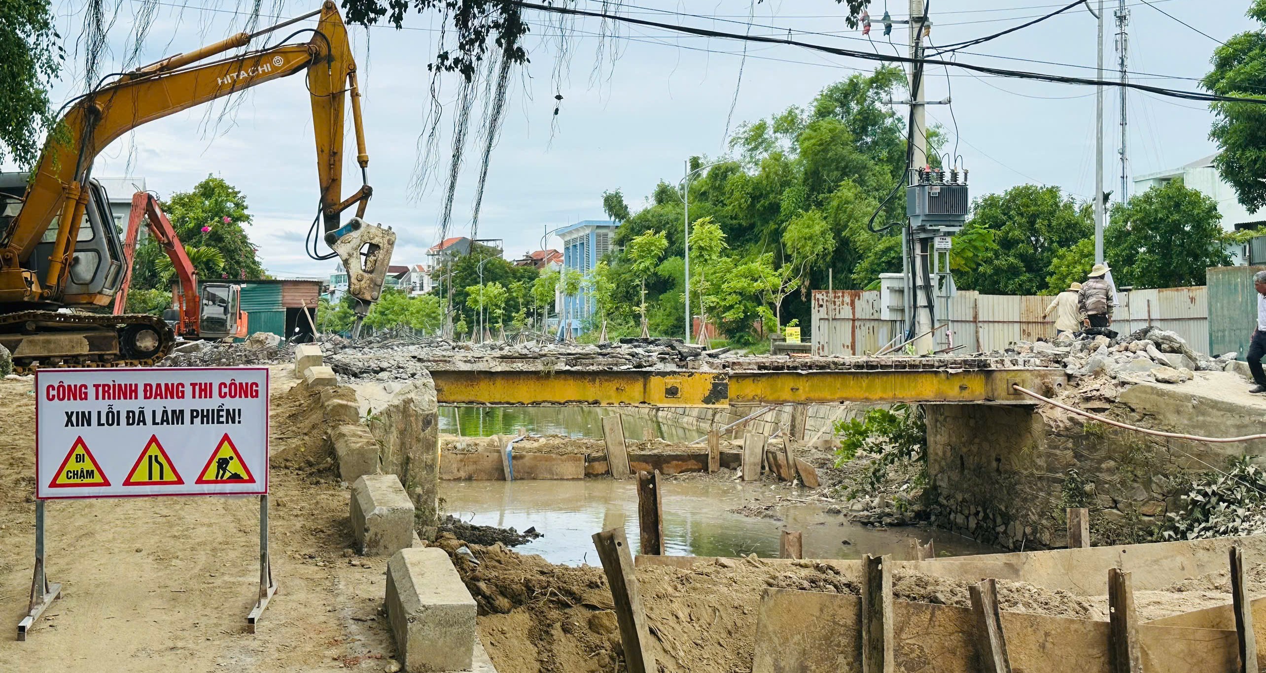 Xây mới cầu Ông Thượng