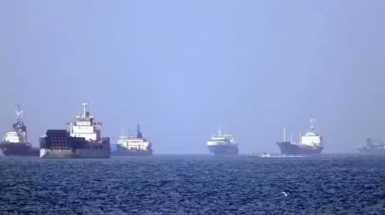 Xung đột tại Trung Đông Ba tàu chở dầu bị tấn công tại eo biển Hormuz