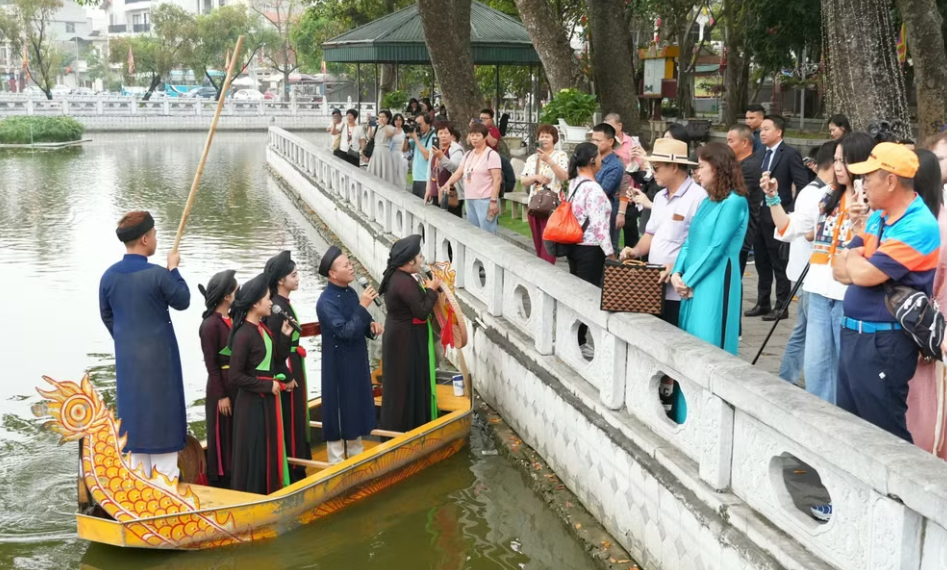 Sản phẩm nghệ thuật thành đòn bẩy du lịch