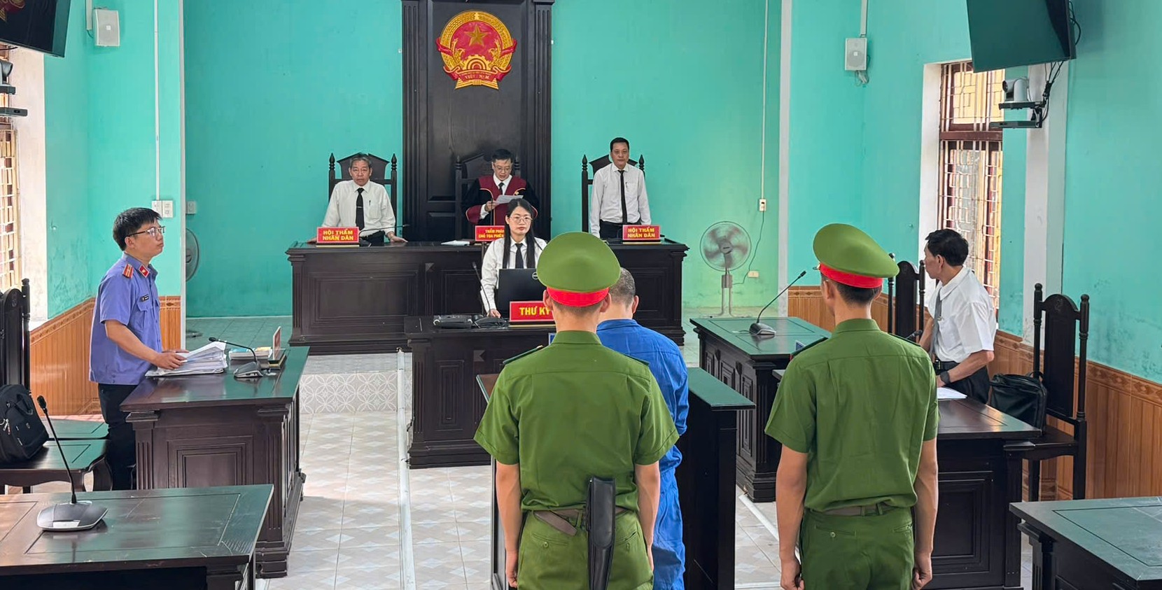 Cái giá phải trả của hành vi phá hoại Ngai vua triều Nguyễn